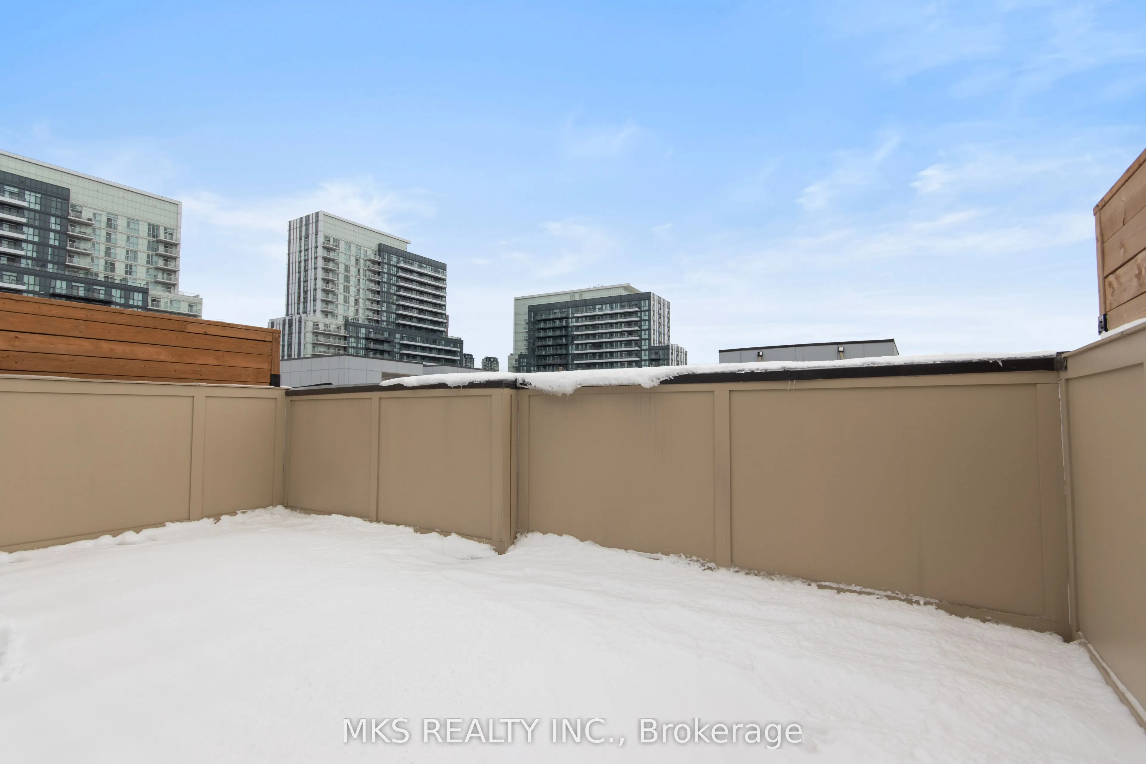 23 Mable Smith Way, #05