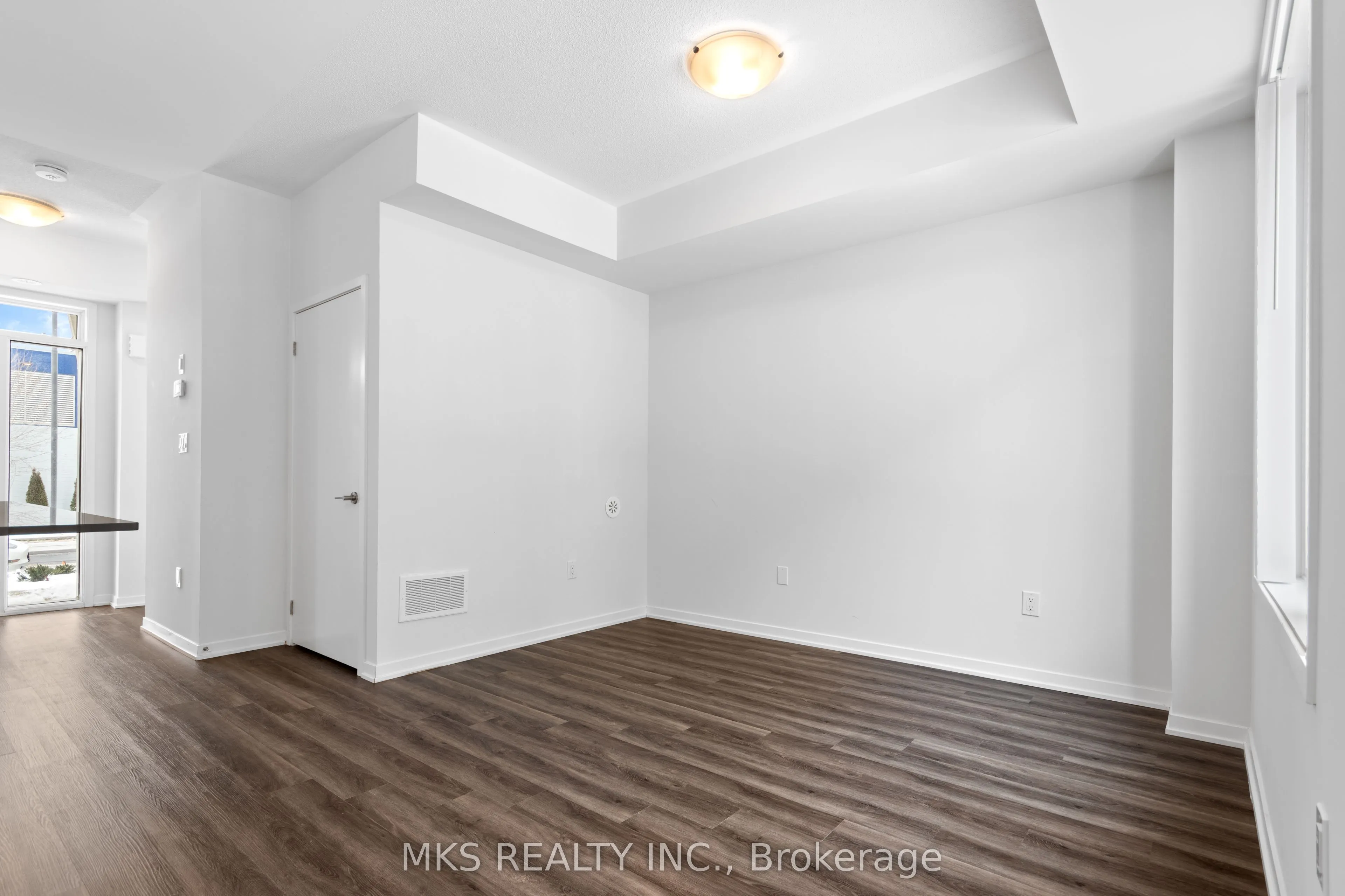 23 Mable Smith Way, #05