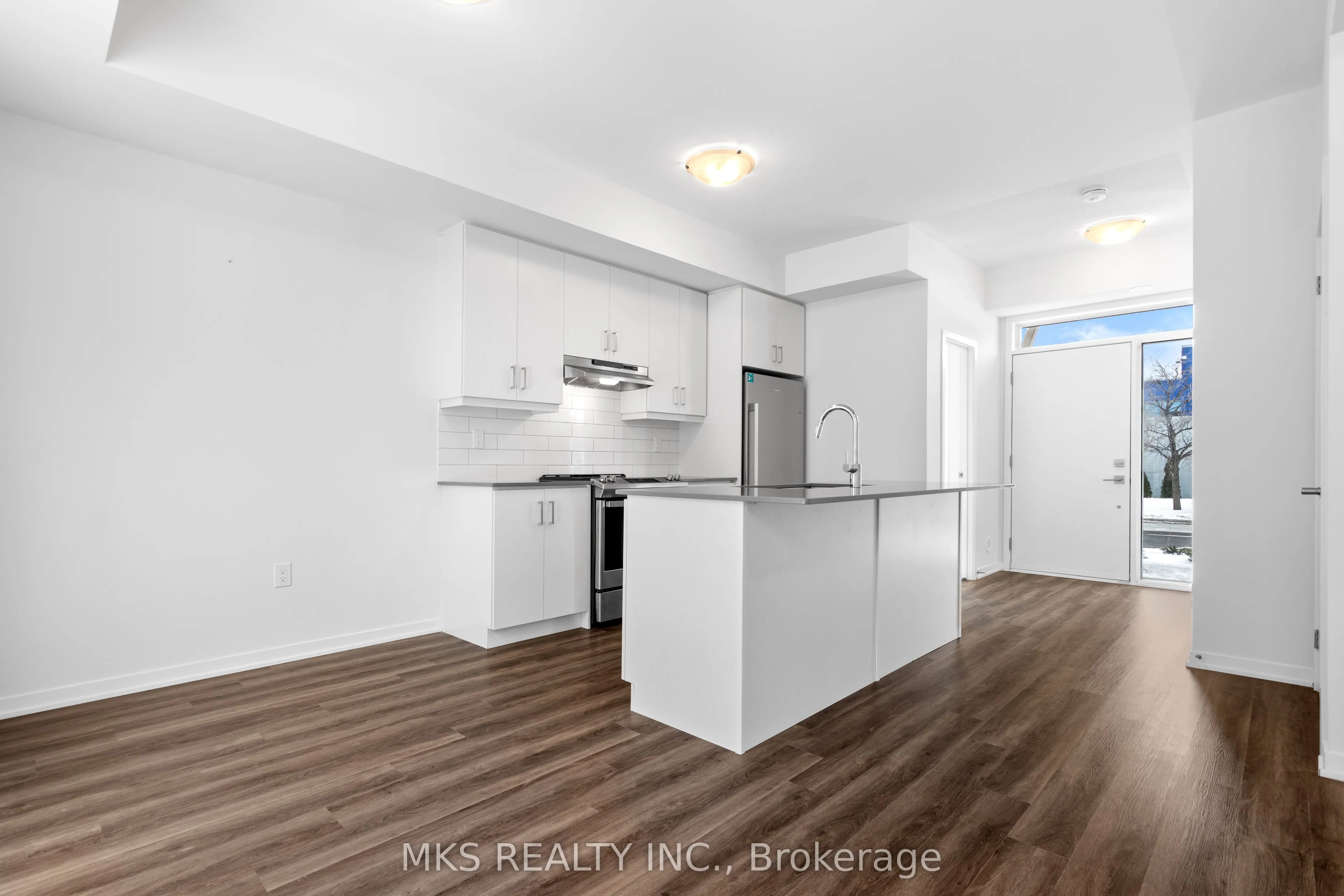 23 Mable Smith Way, #05