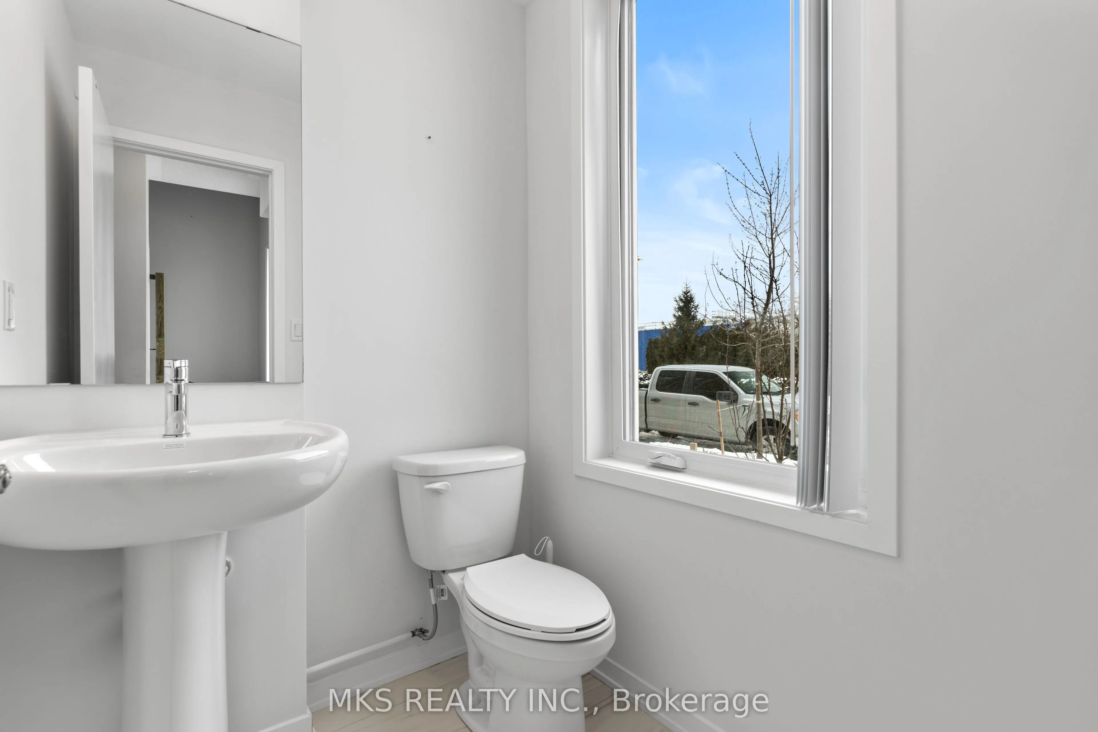 23 Mable Smith Way, #05