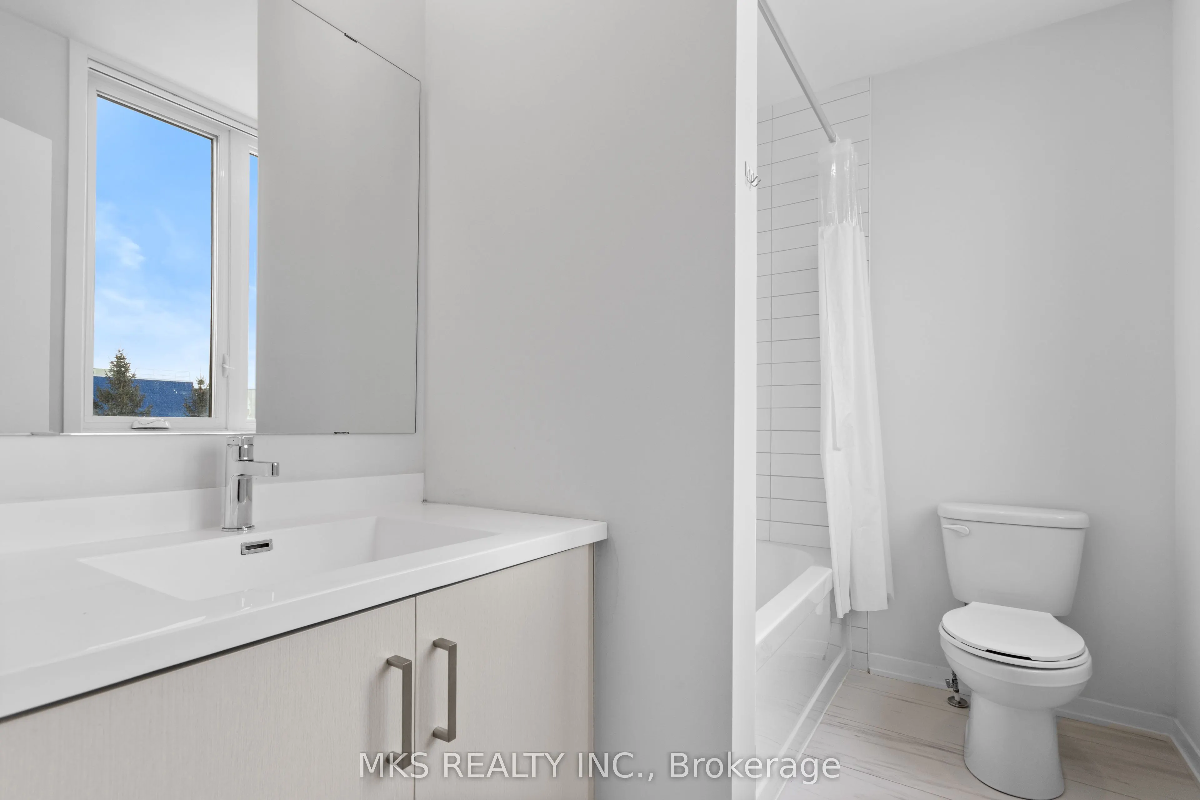 23 Mable Smith Way, #05