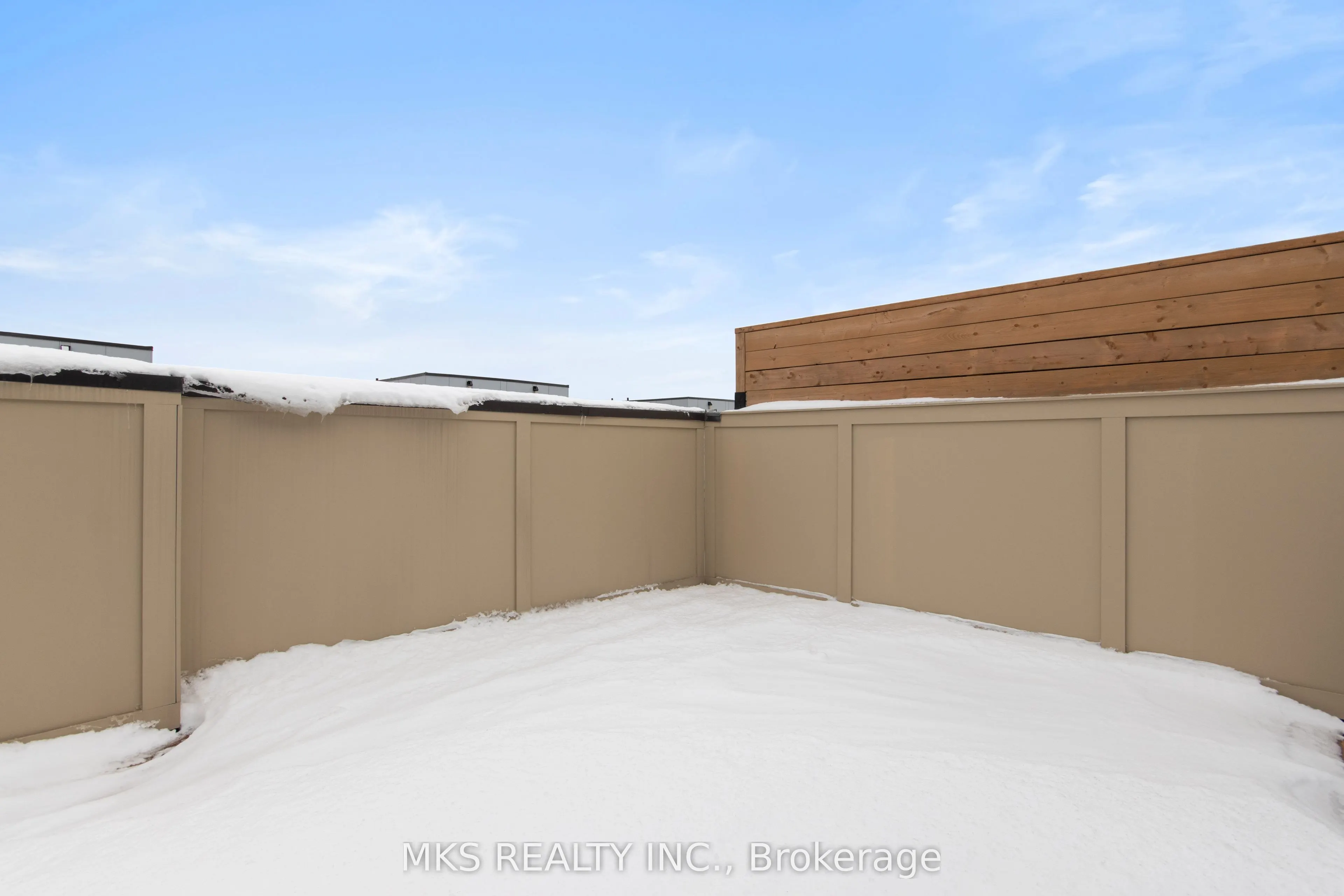 23 Mable Smith Way, #05