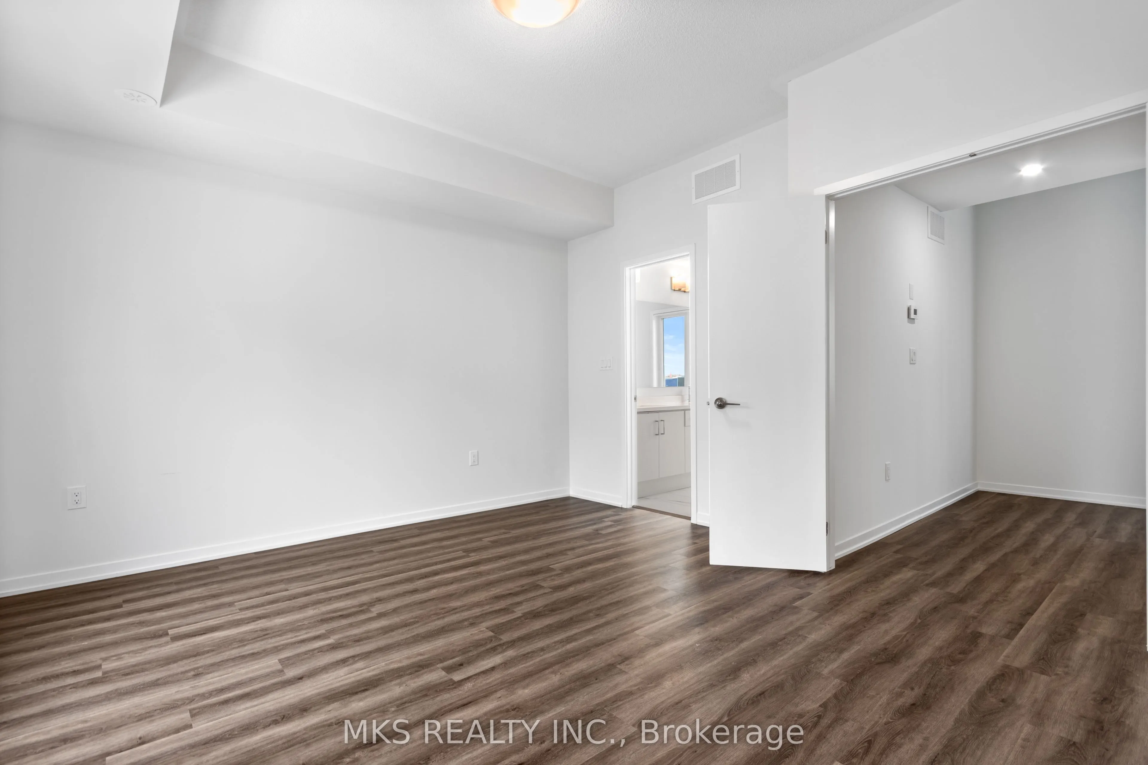 23 Mable Smith Way, #05