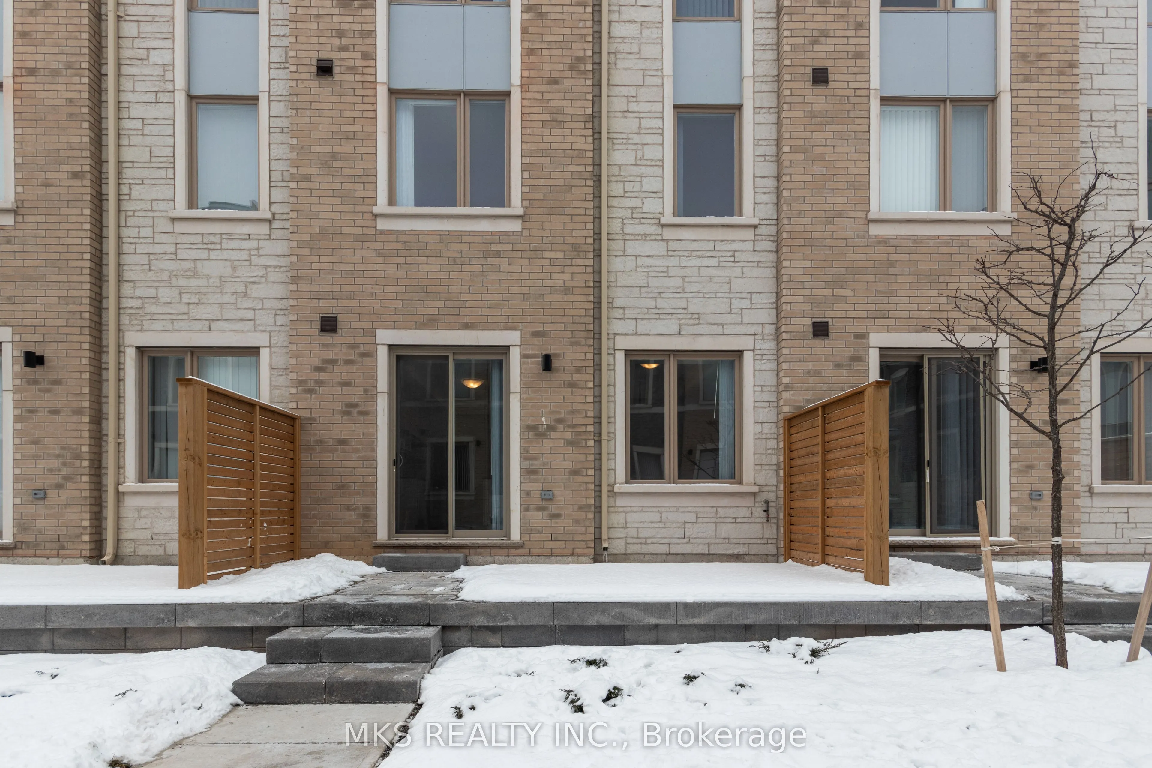 23 Mable Smith Way, #05