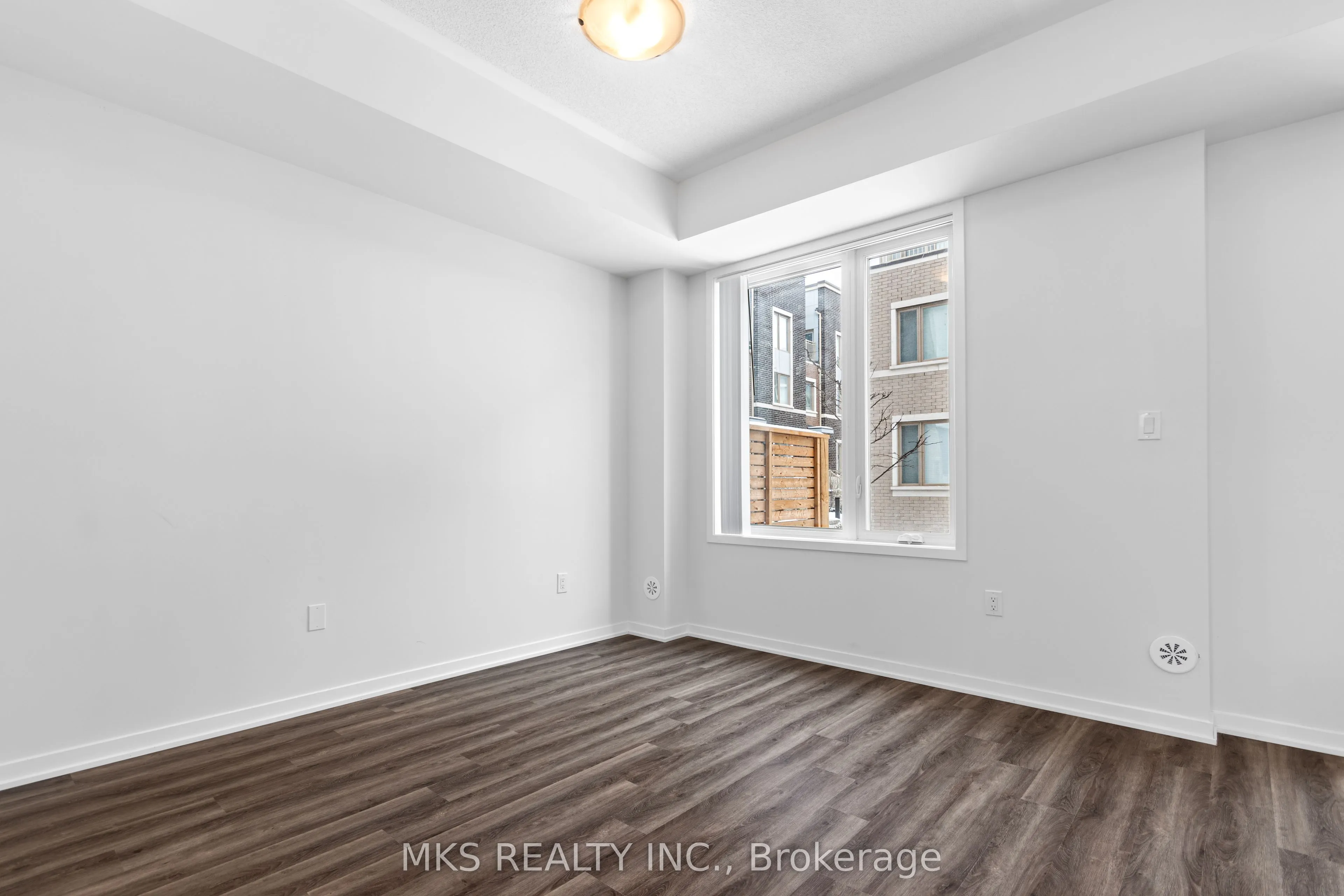 23 Mable Smith Way, #05