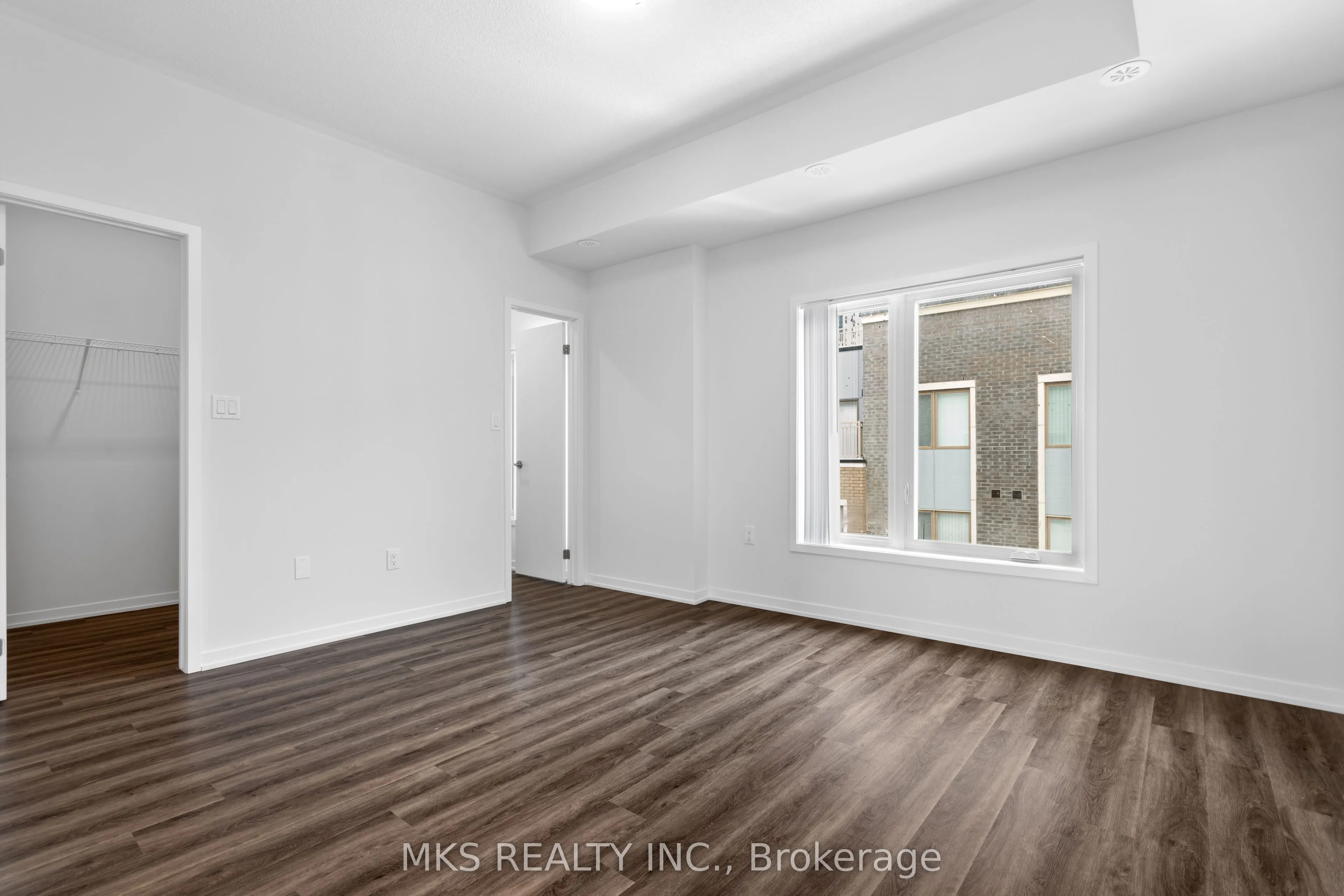 23 Mable Smith Way, #05