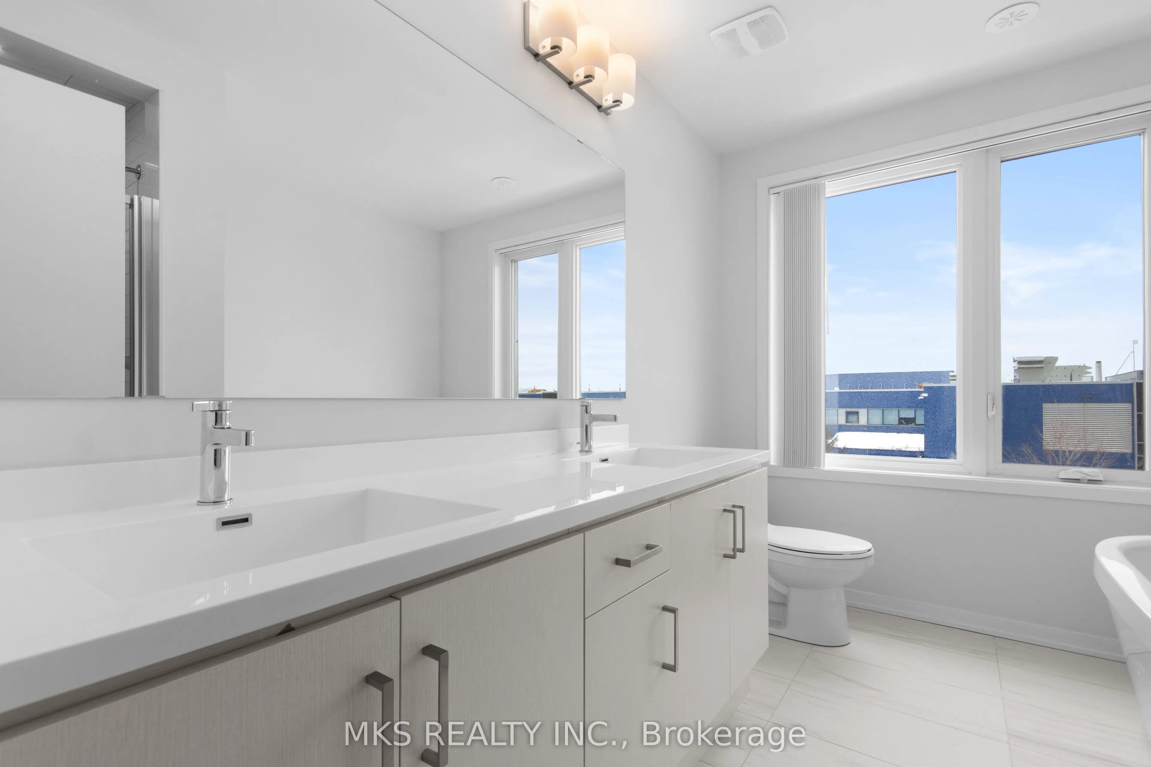 23 Mable Smith Way, #05