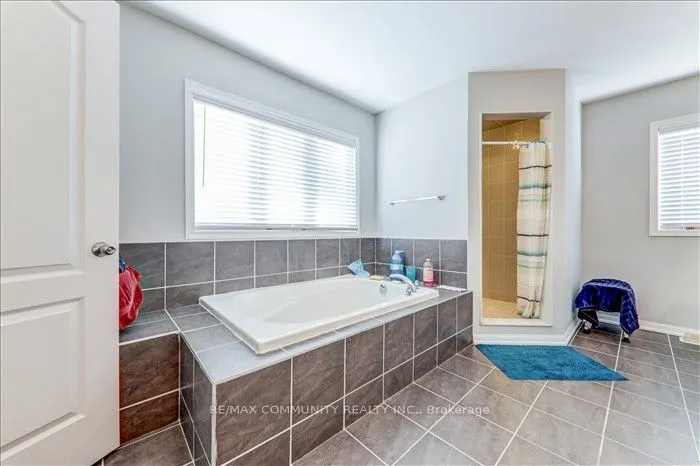 22 Sunderland Meadows Drive N