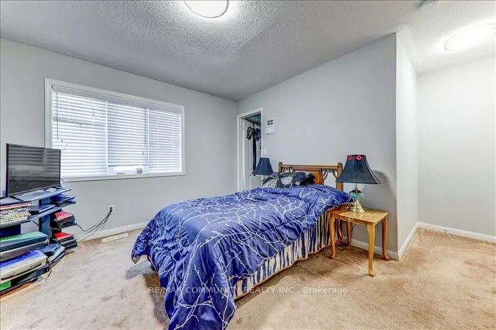 22 Sunderland Meadows Drive N
