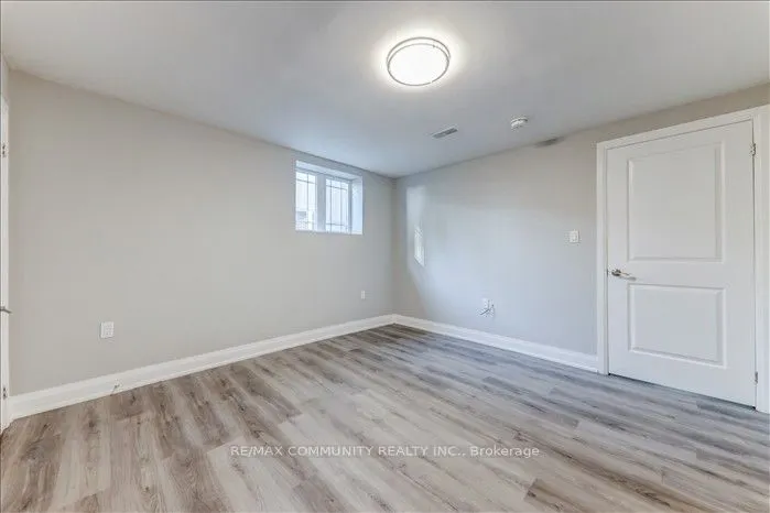 22 Sunderland Meadows Drive N