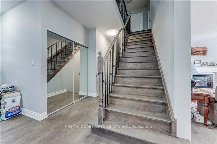 22 Sunderland Meadows Drive N