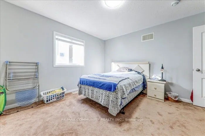 22 Sunderland Meadows Drive N