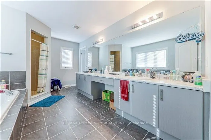 22 Sunderland Meadows Drive N