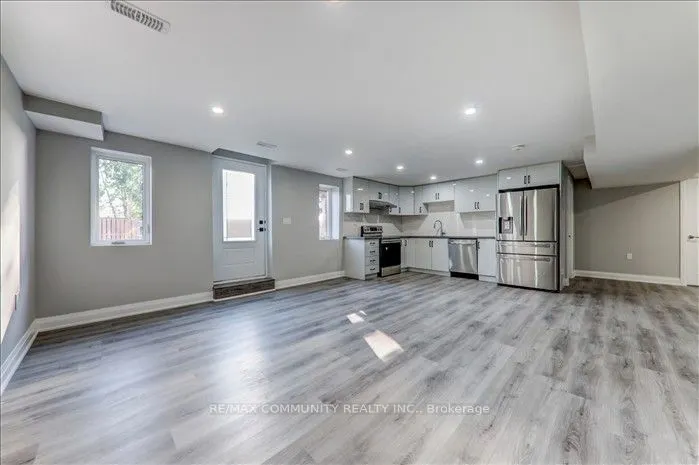 22 Sunderland Meadows Drive N