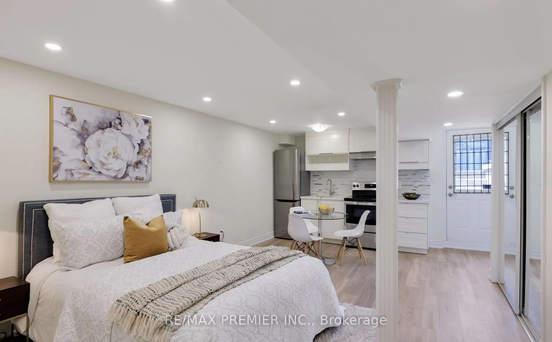 156 Lindenshire Avenue, #Lower