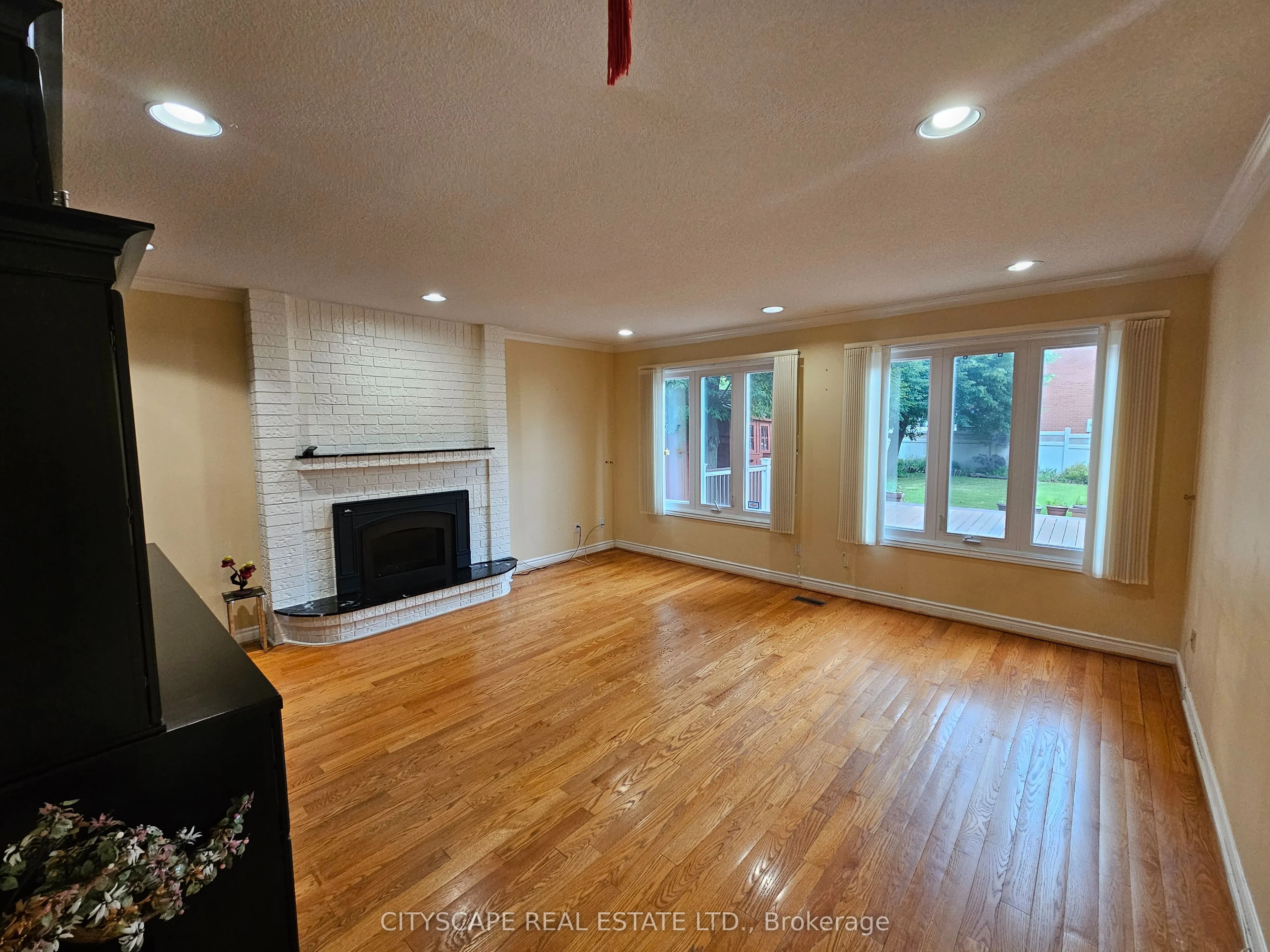 406 Weldrick Road E