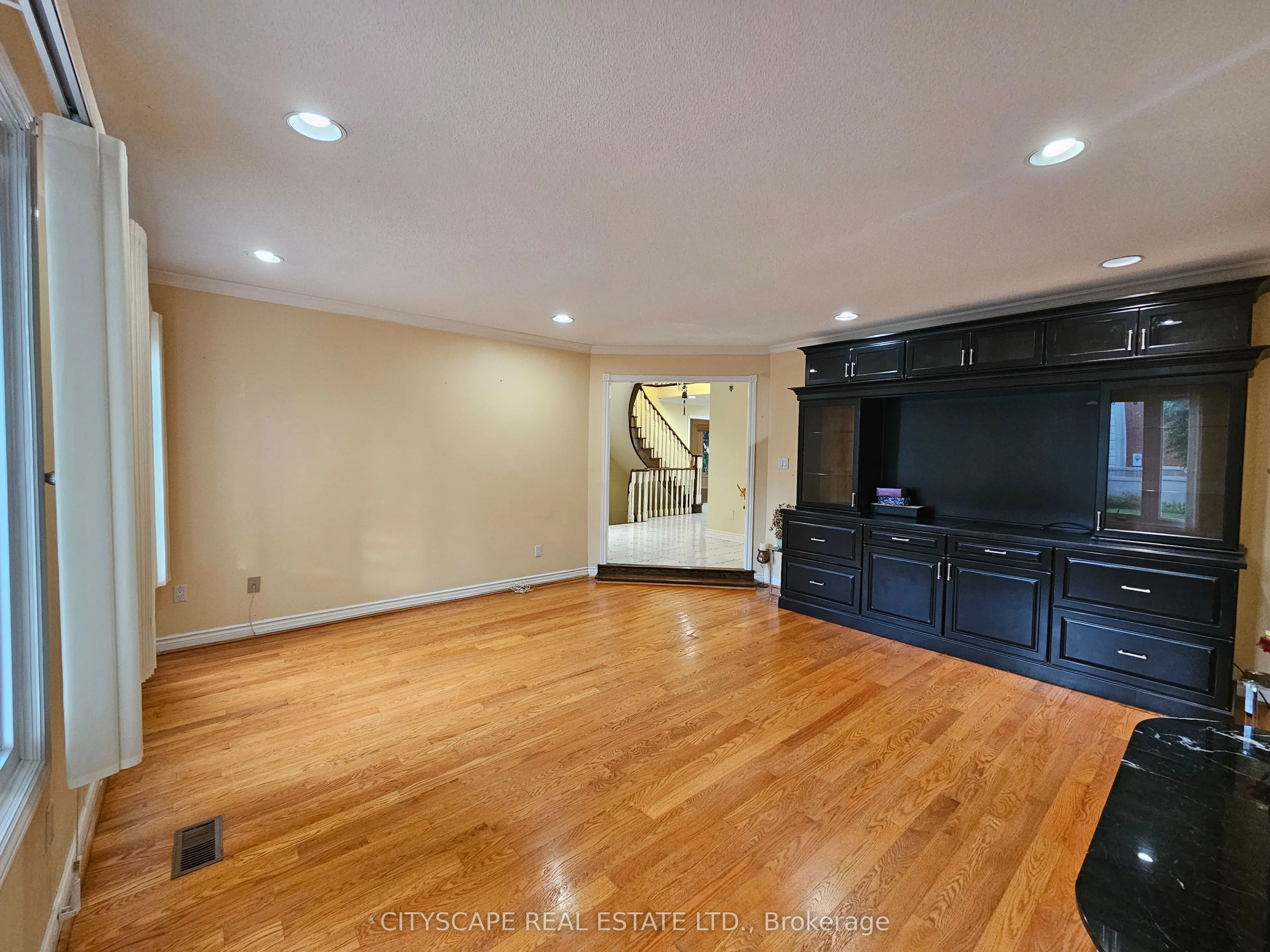 406 Weldrick Road E