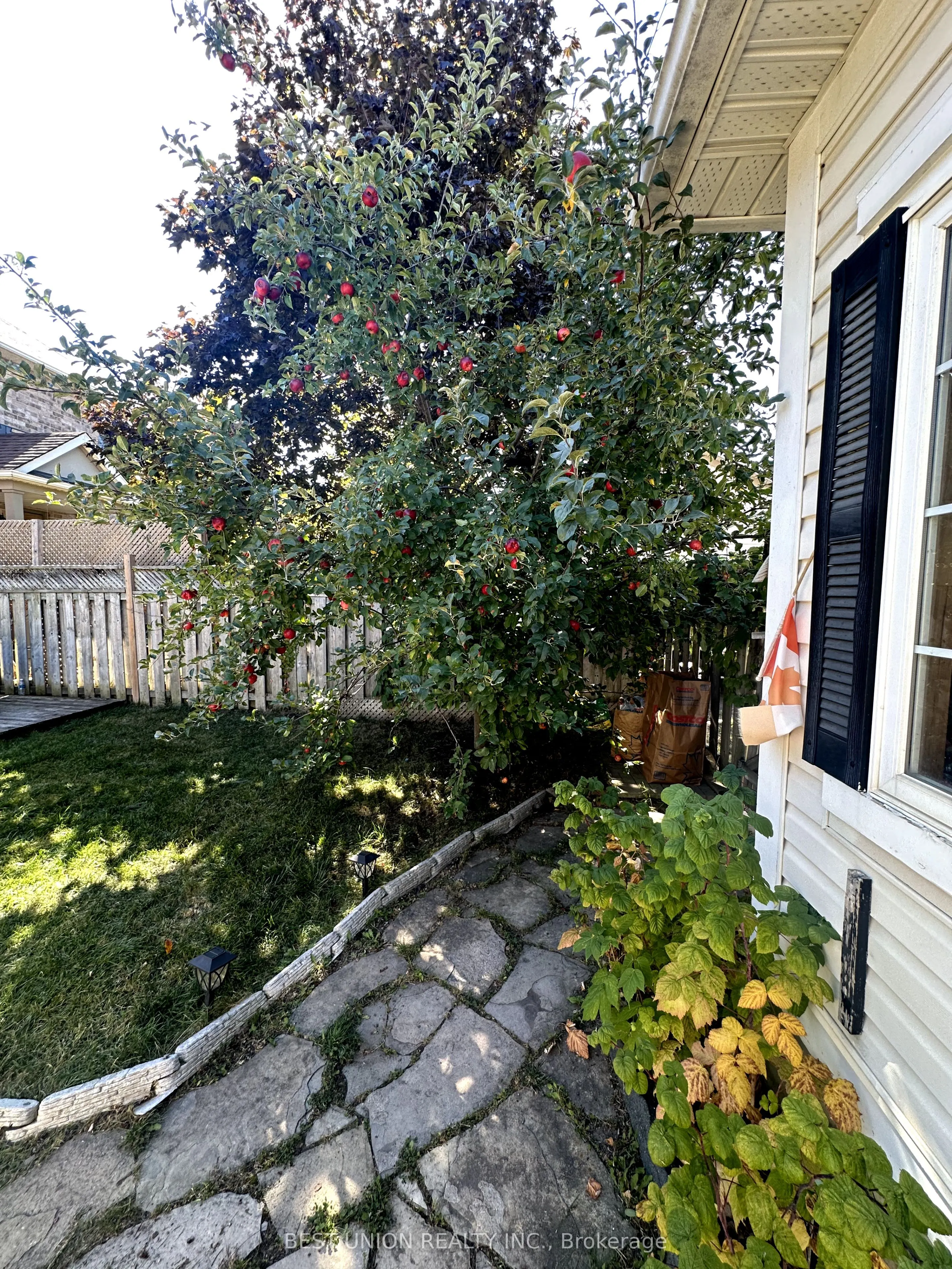320 Country Glen Road S