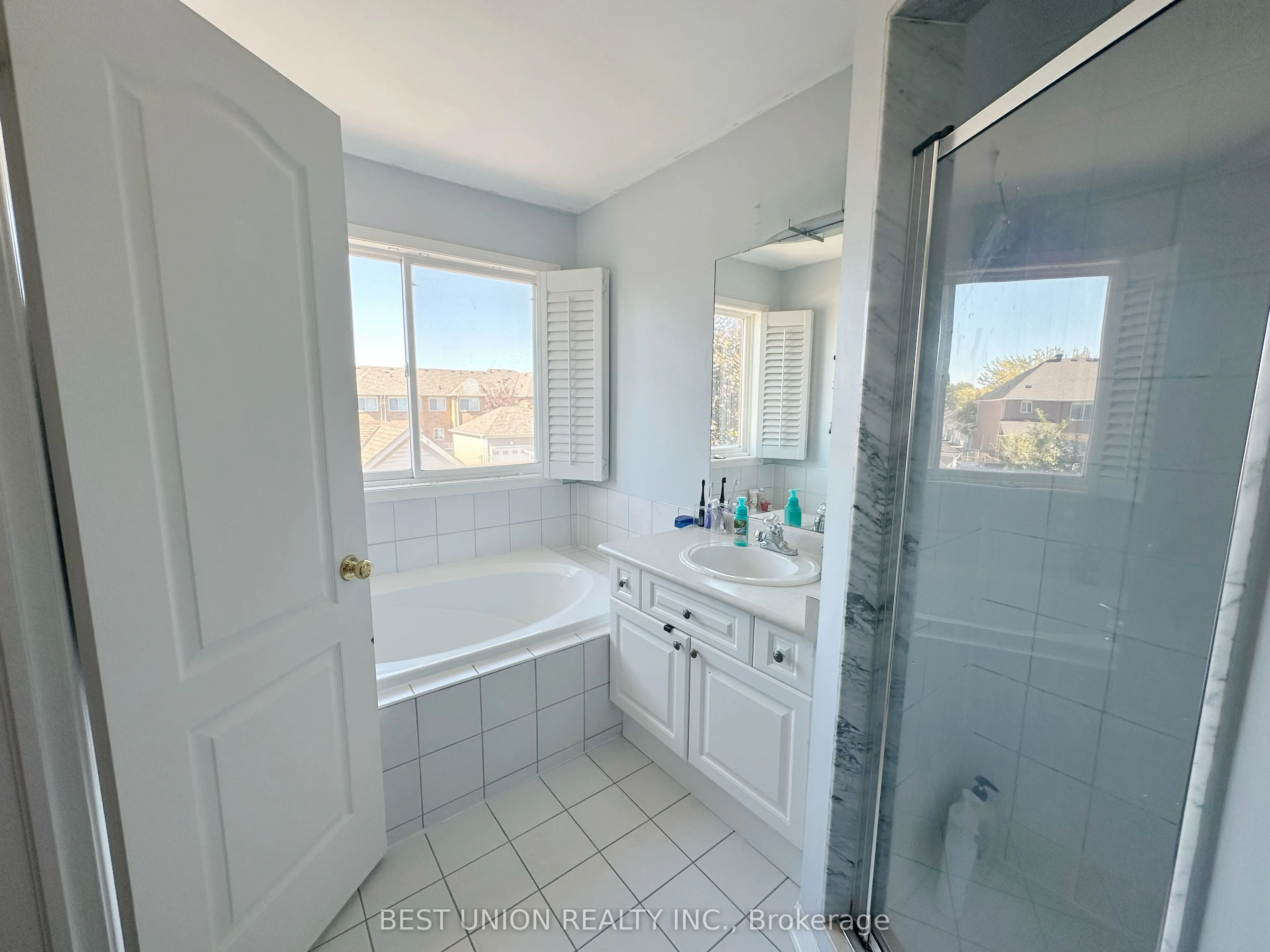320 Country Glen Road S
