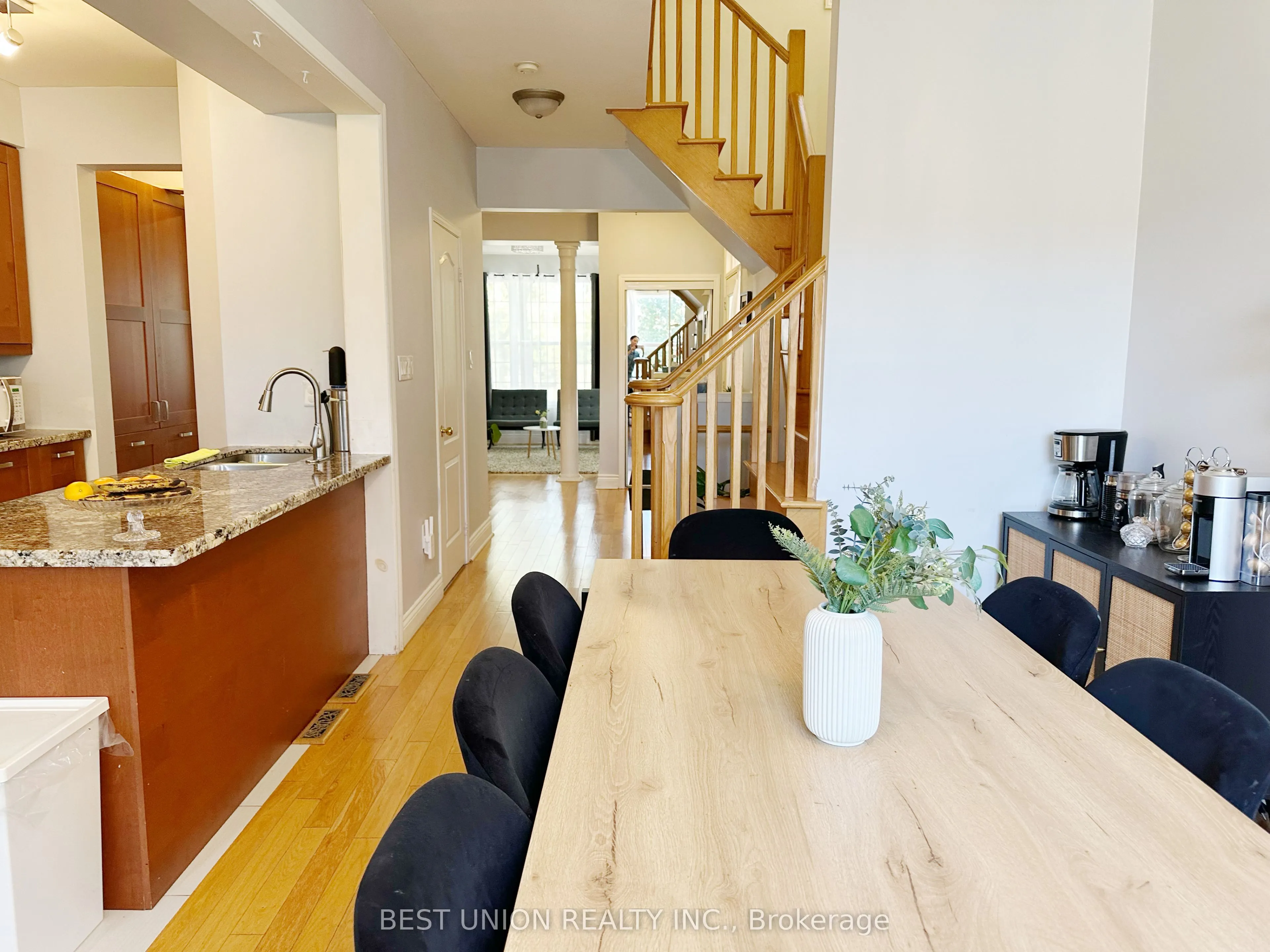 320 Country Glen Road S