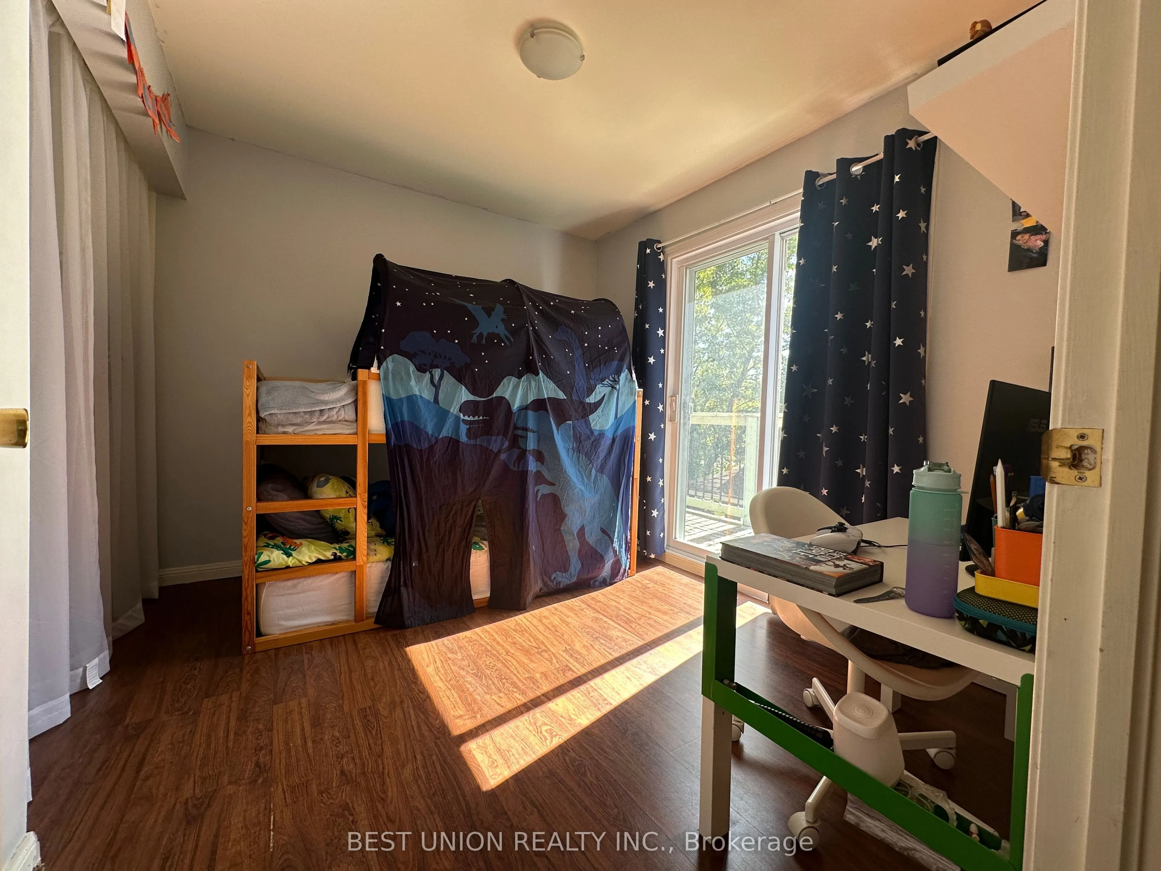 320 Country Glen Road S