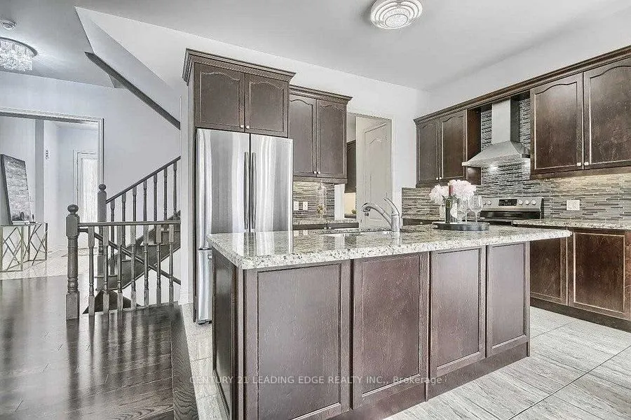 63 Ken Sinclair Crescent