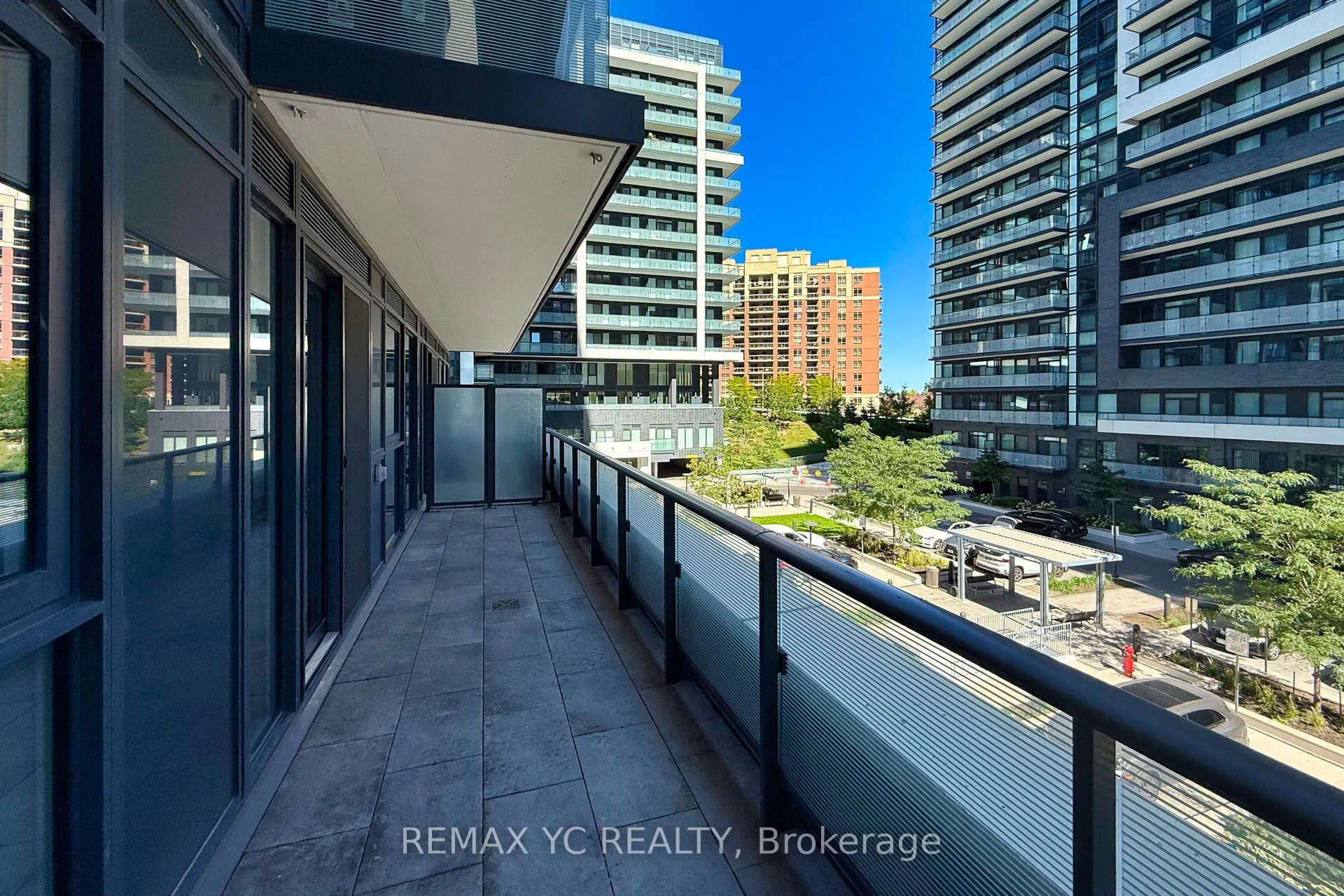 95 Oneida Crescent, #305