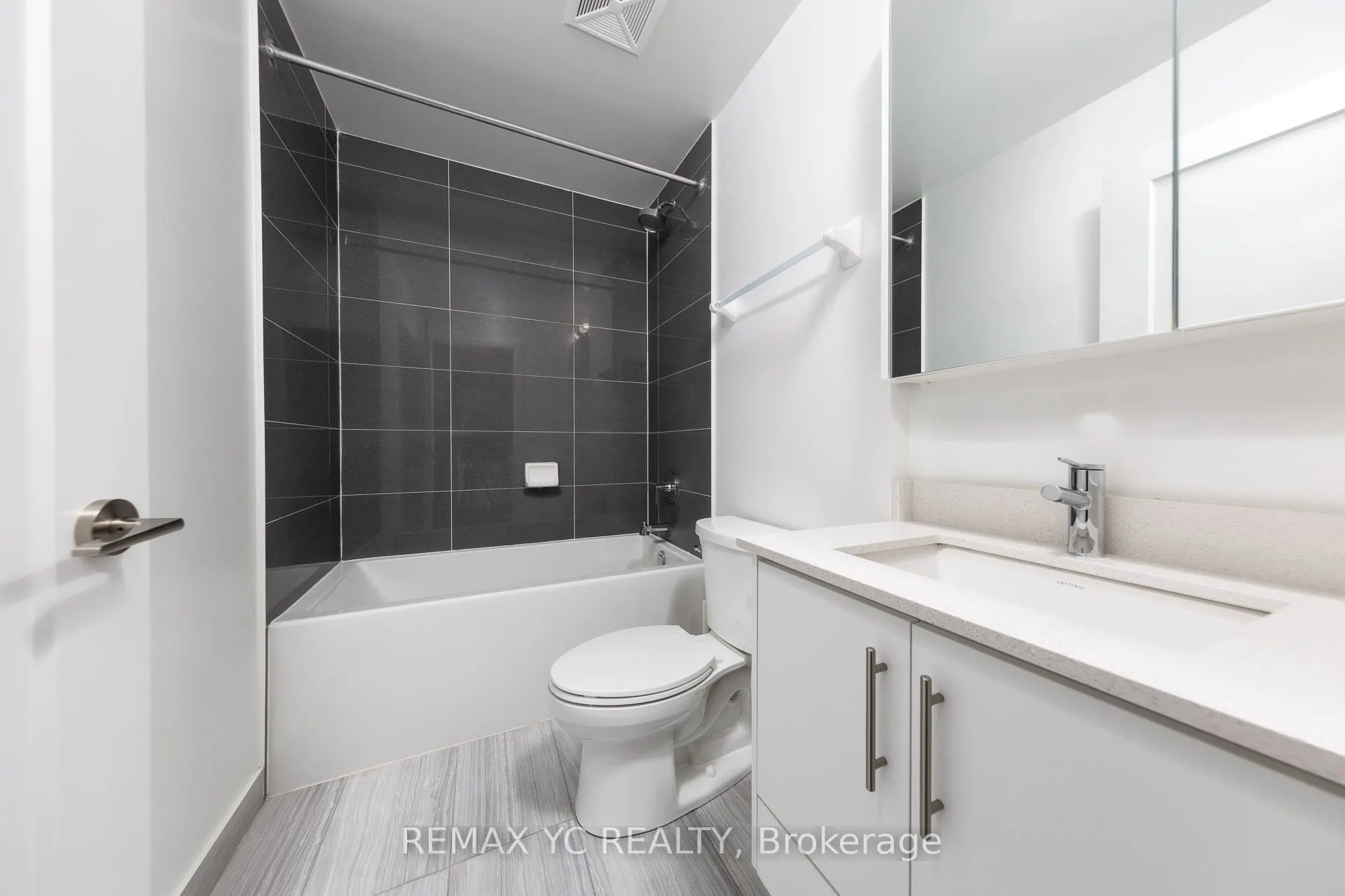 95 Oneida Crescent, #305
