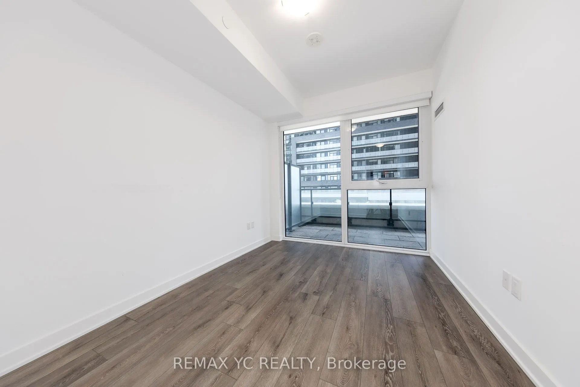 95 Oneida Crescent, #305