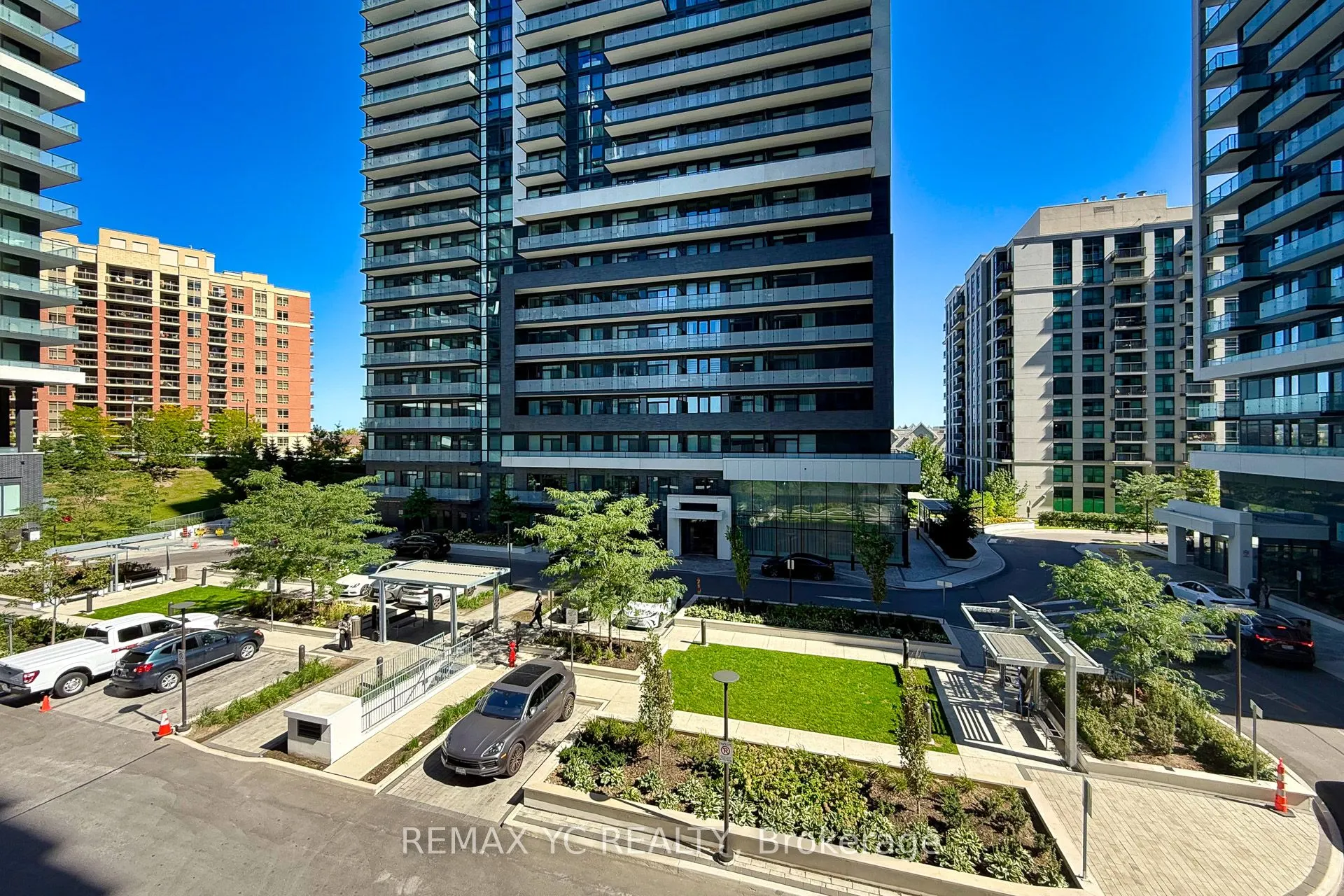 95 Oneida Crescent, #305