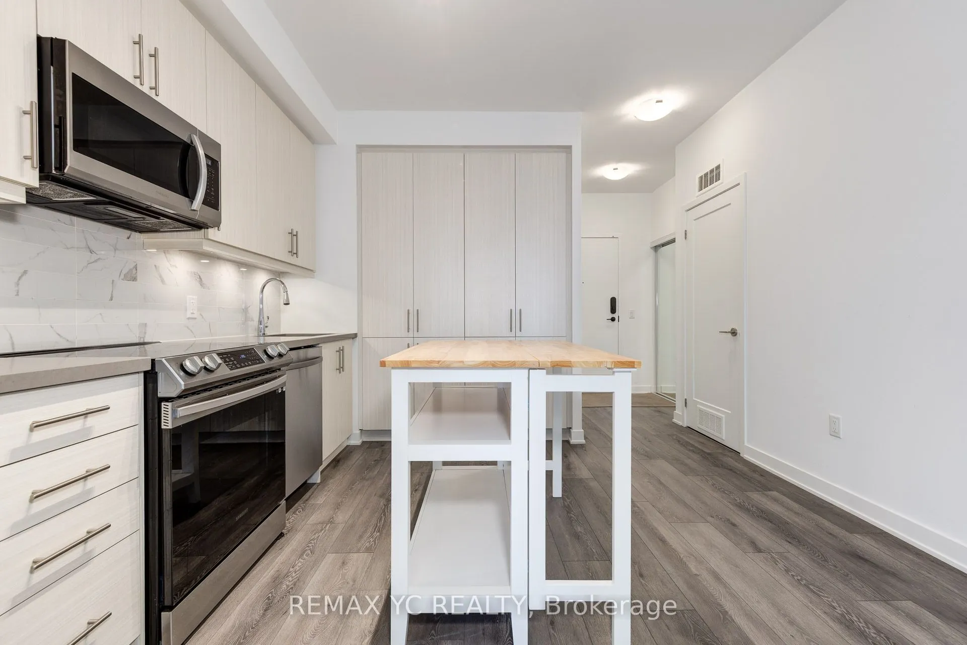 95 Oneida Crescent, #305