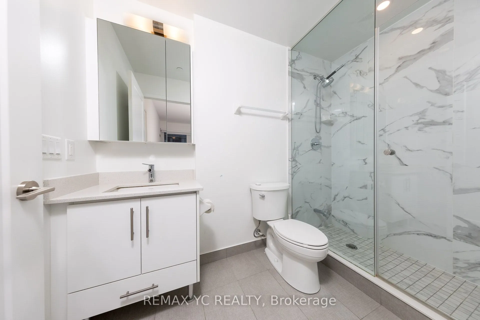 95 Oneida Crescent, #305