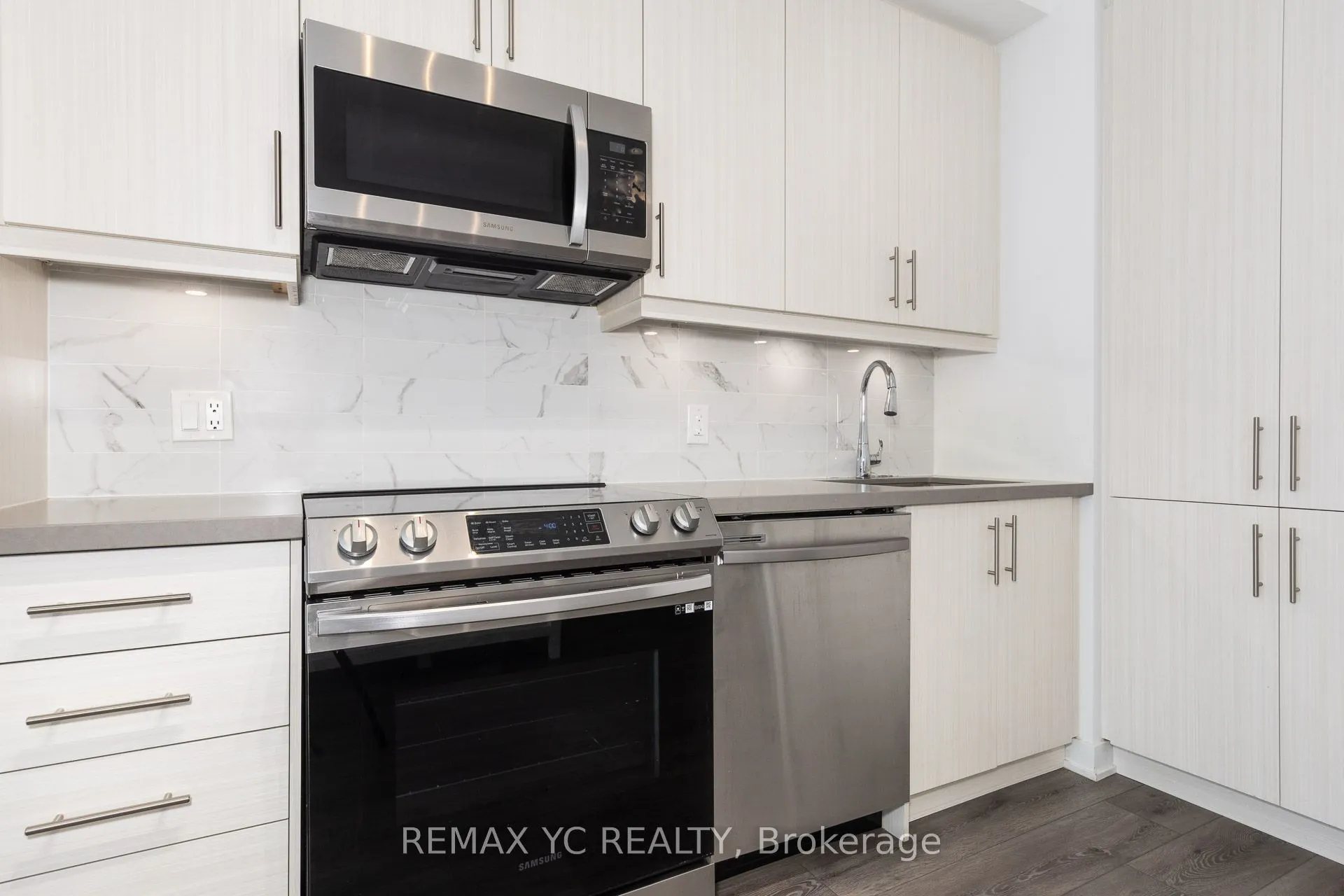 95 Oneida Crescent, #305