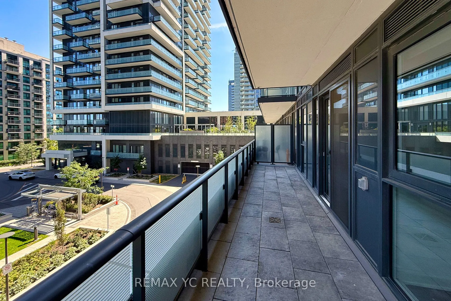 95 Oneida Crescent, #305
