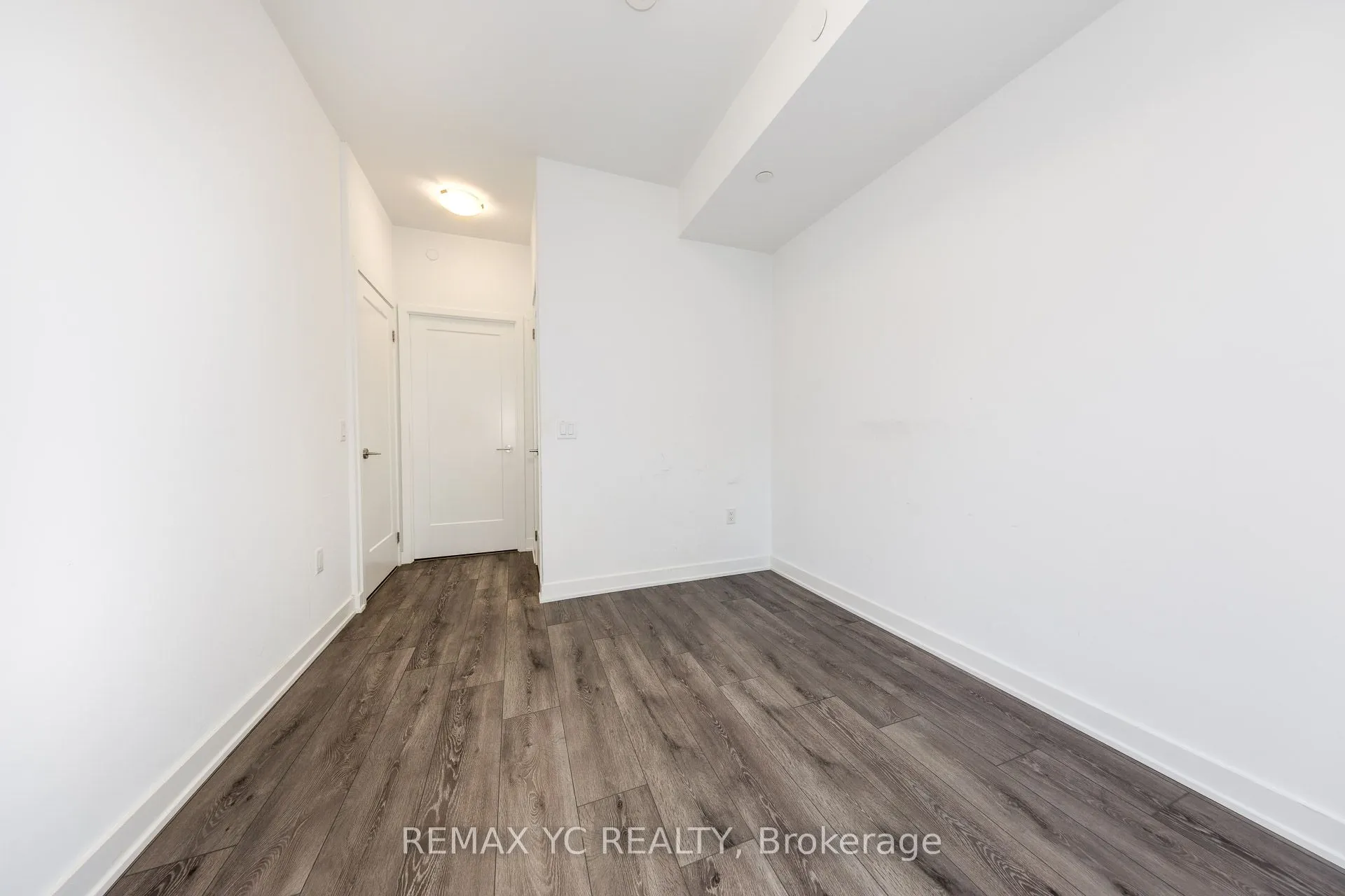 95 Oneida Crescent, #305