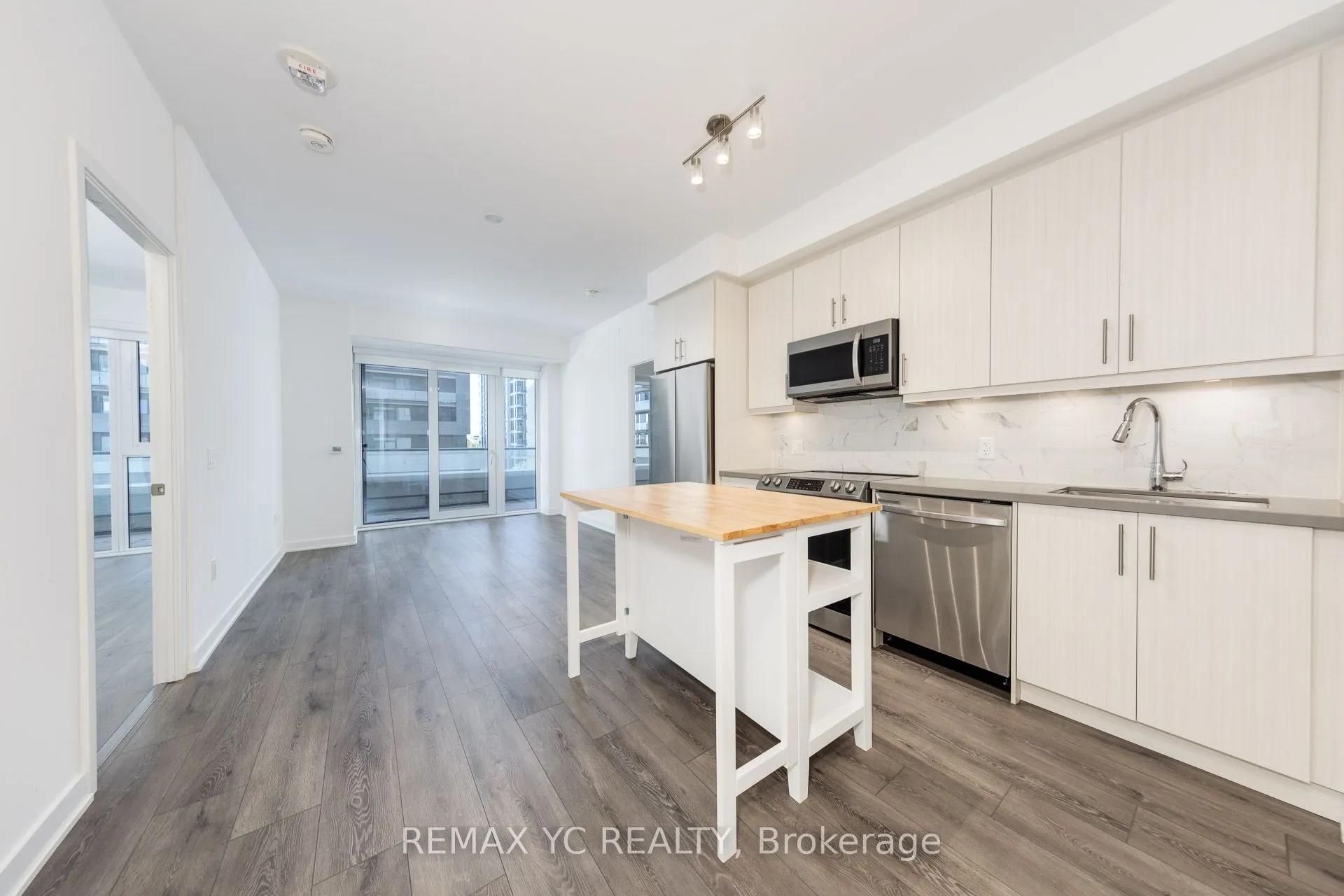 95 Oneida Crescent, #305