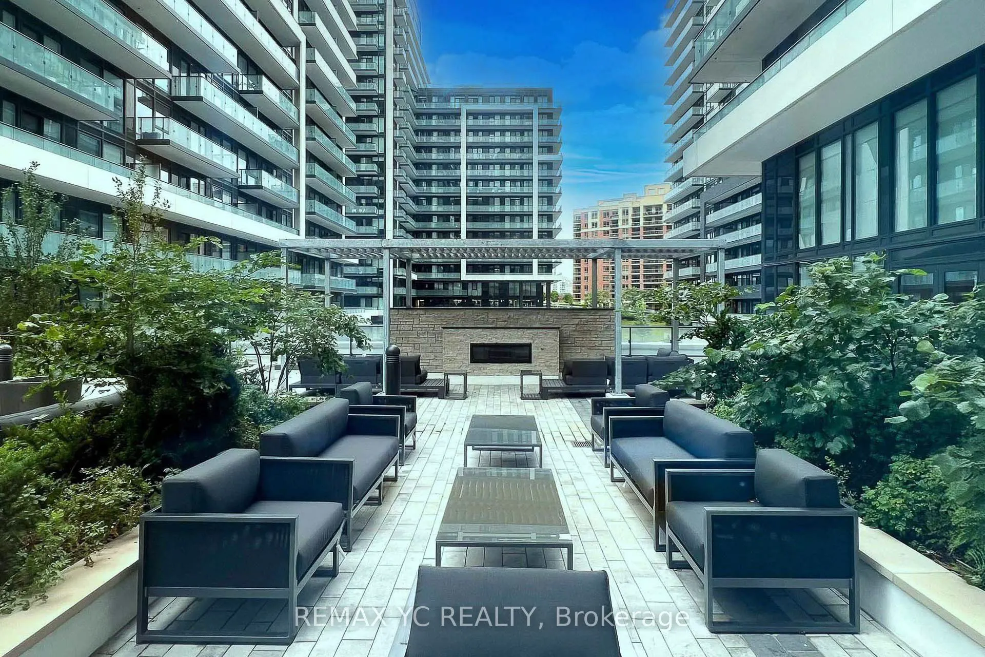 95 Oneida Crescent, #305
