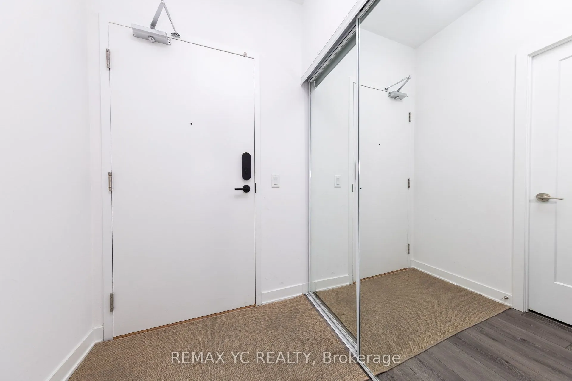 95 Oneida Crescent, #305