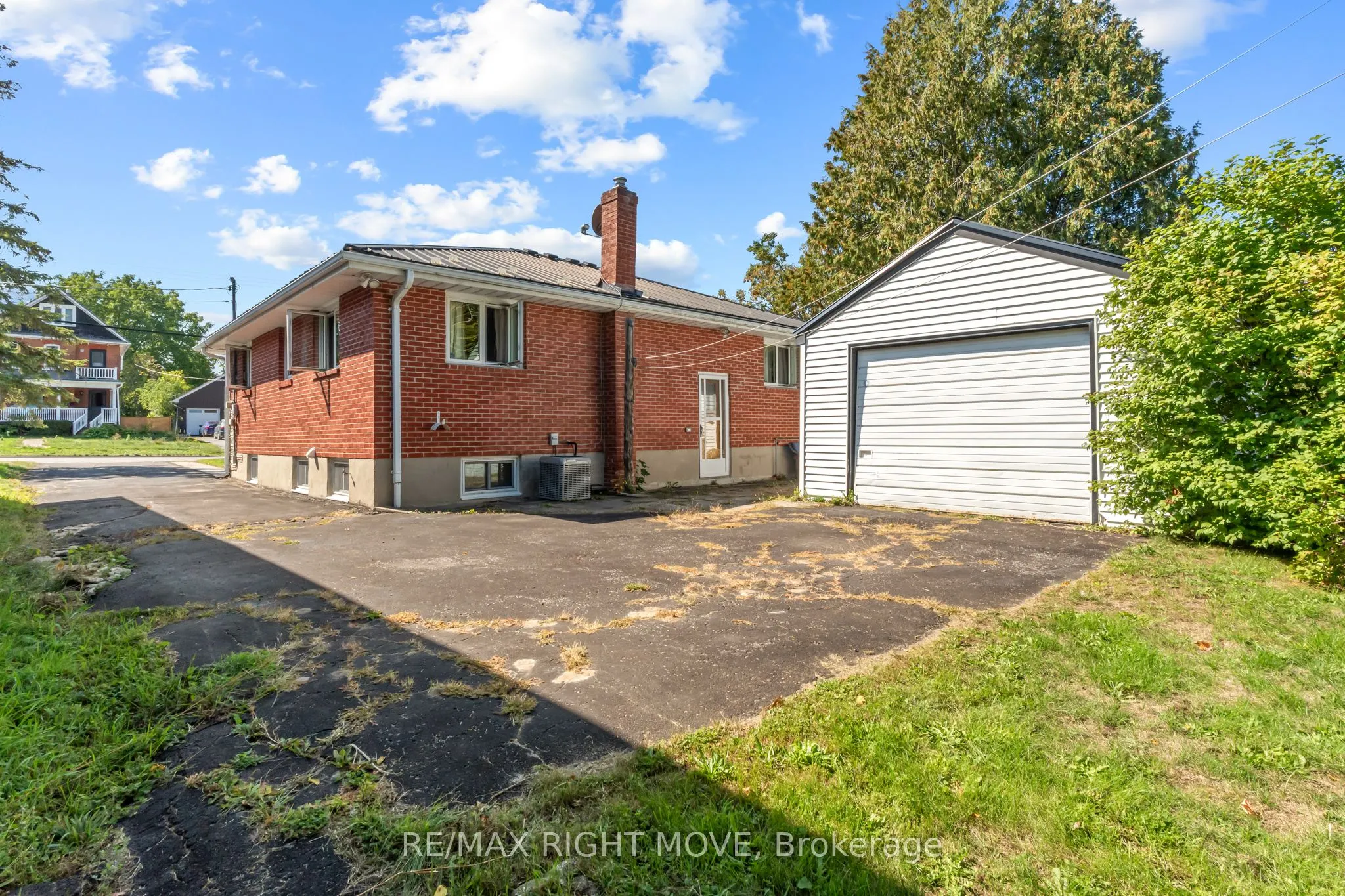 504 Simcoe Street