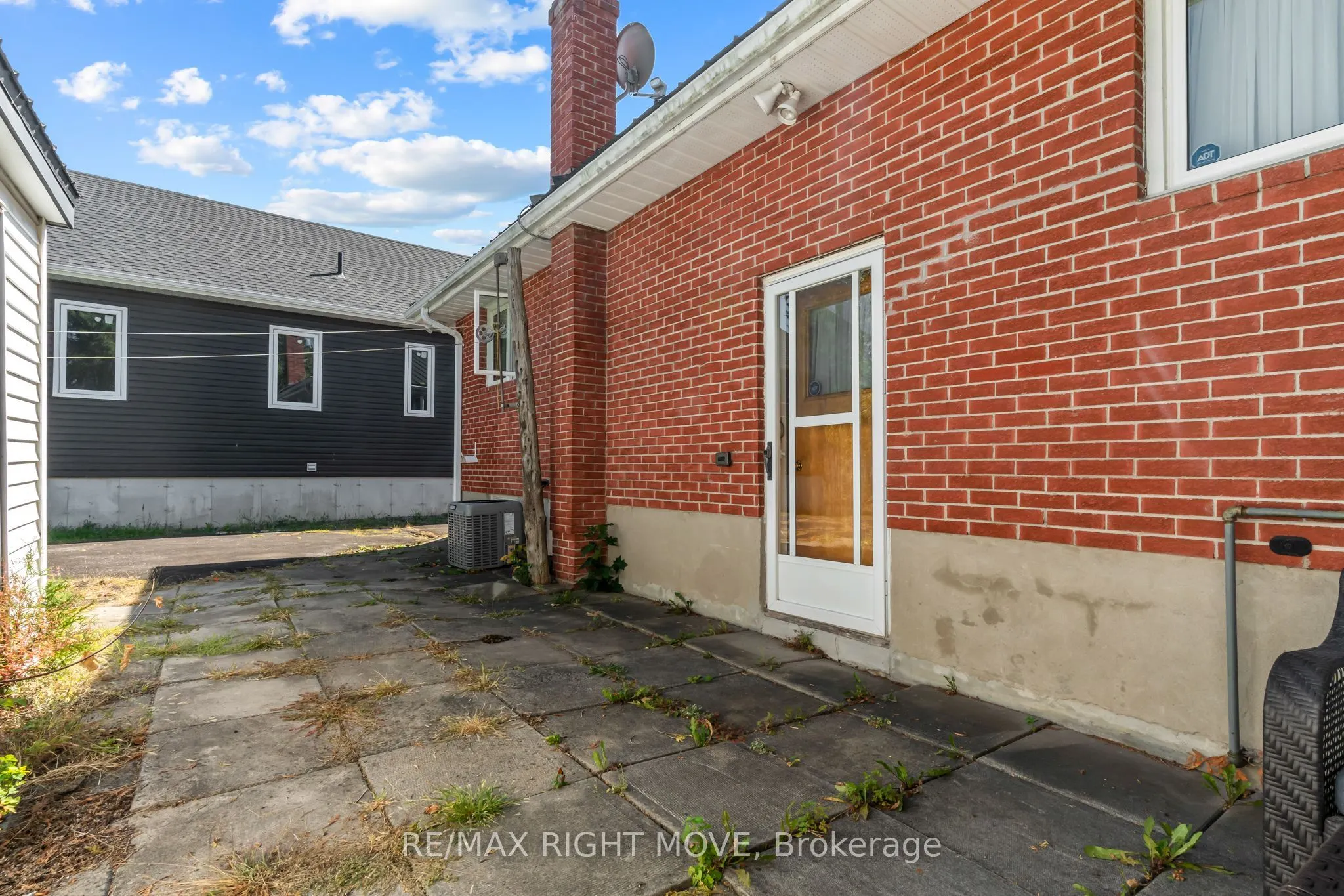 504 Simcoe Street
