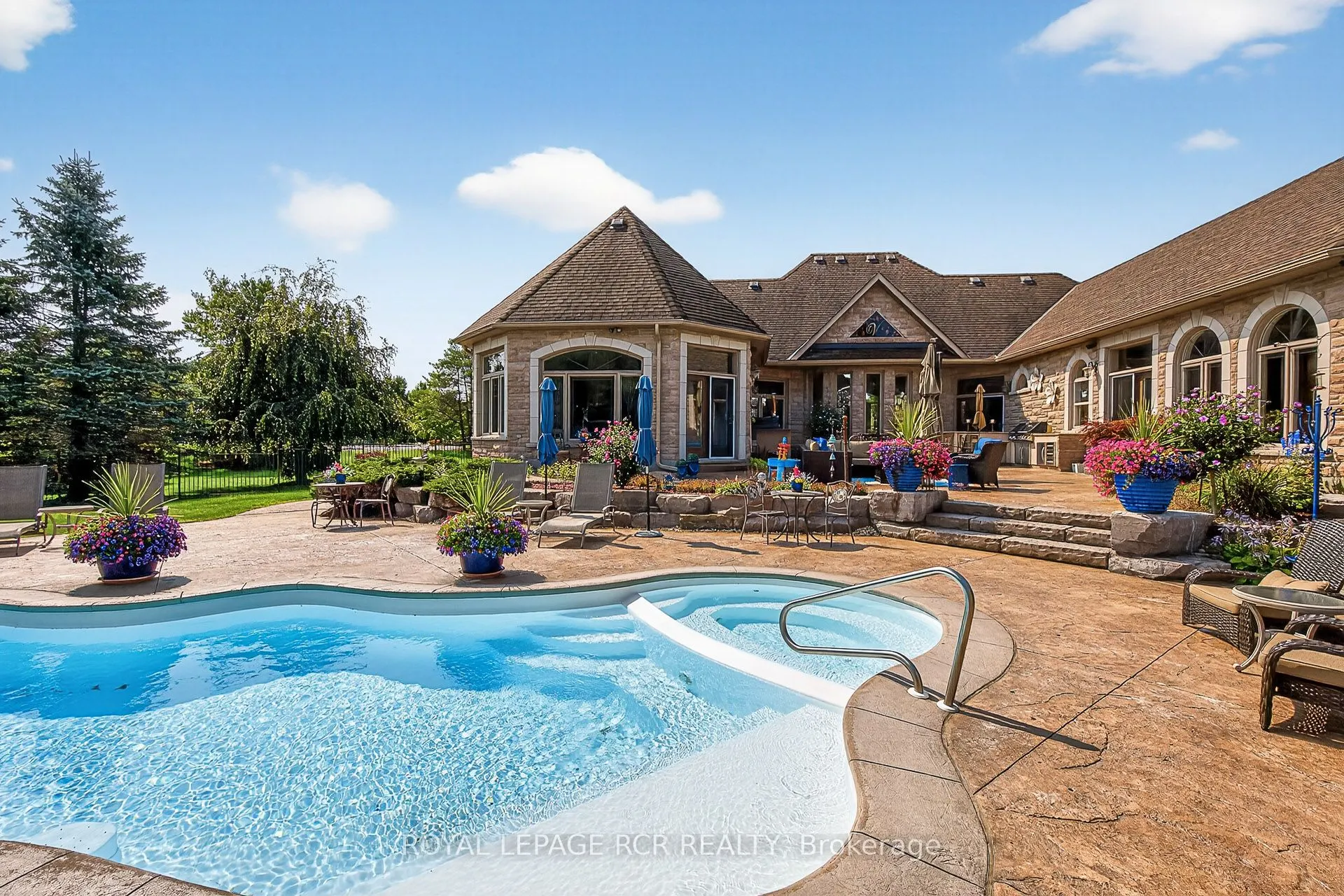 7 Sugarbush Lane