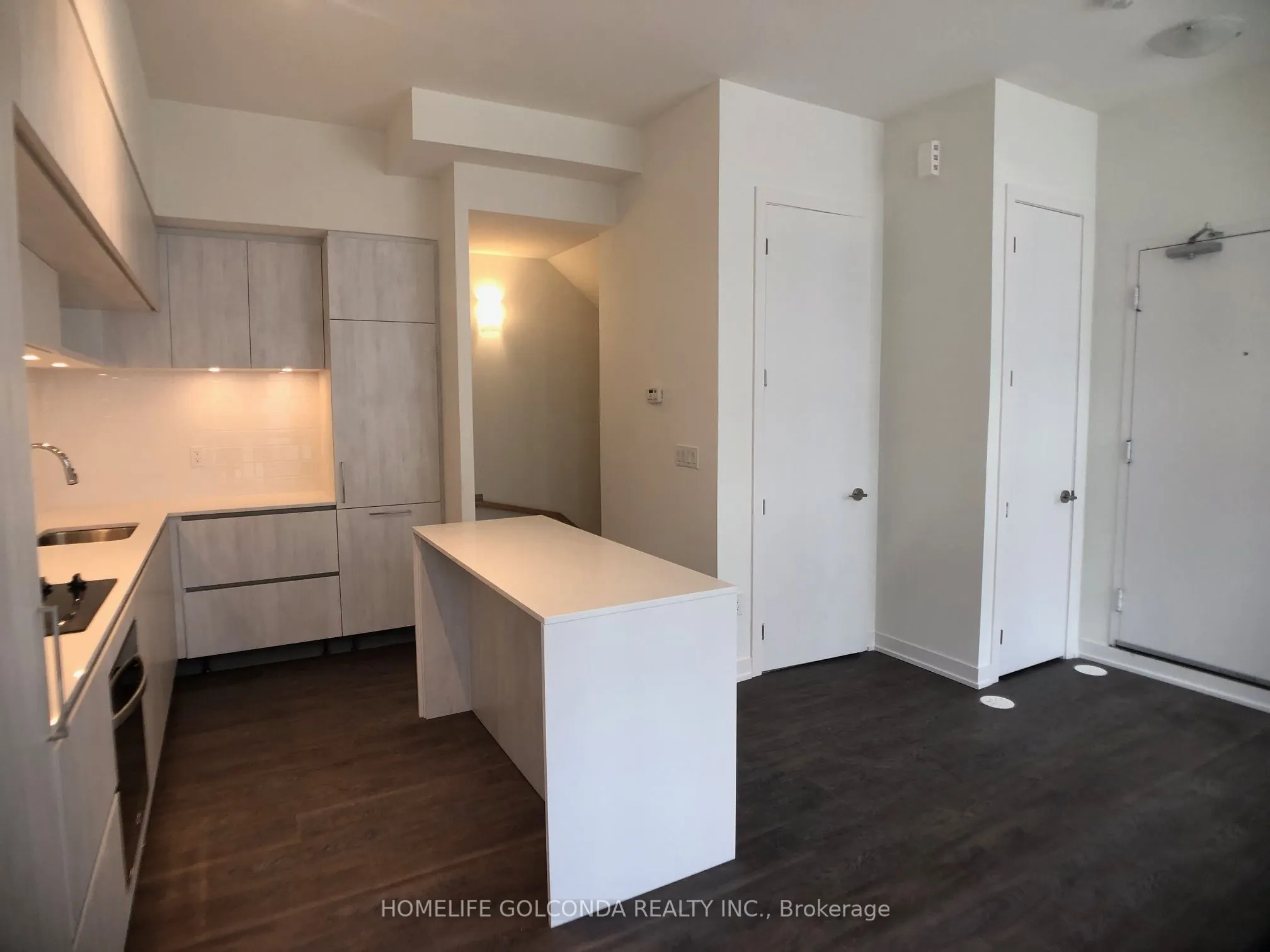 12 DAVID EYER Road, #1121