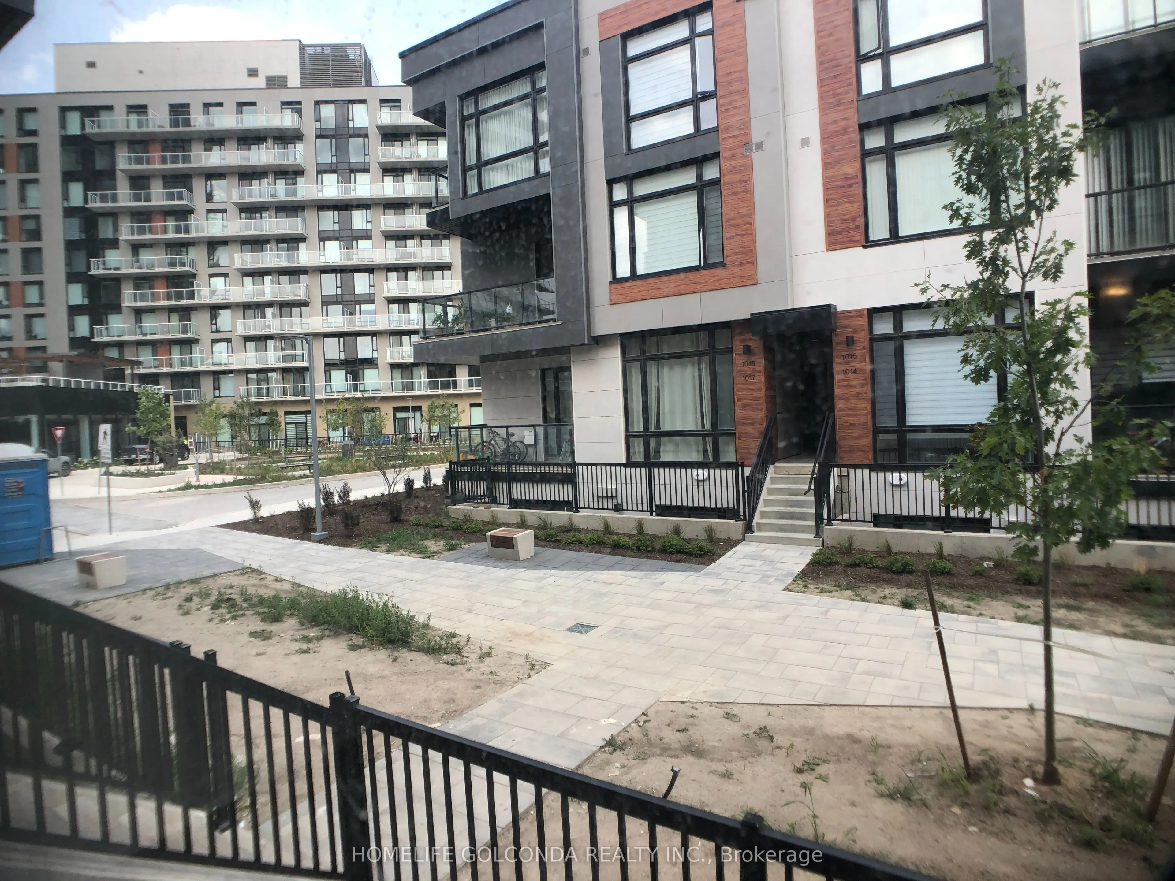 12 DAVID EYER Road, #1121