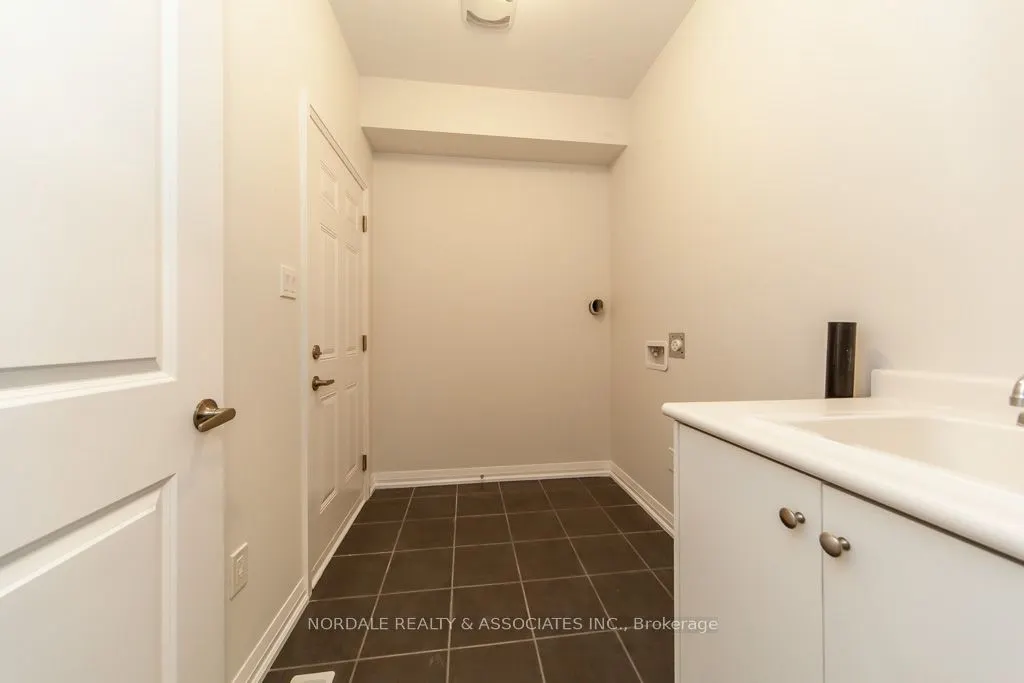 1434 STOVELL Crescent