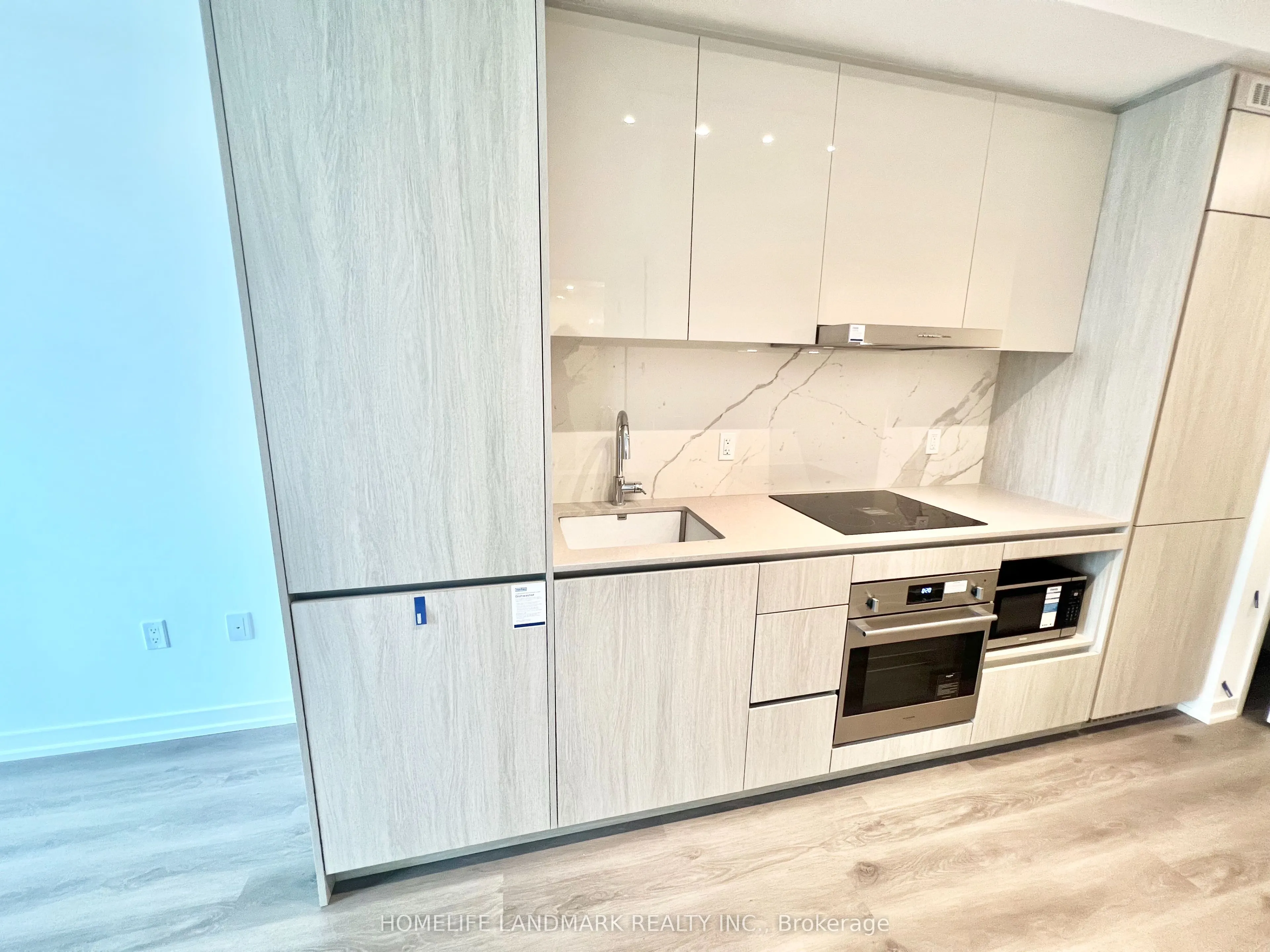 28 Interchange Way, #2315