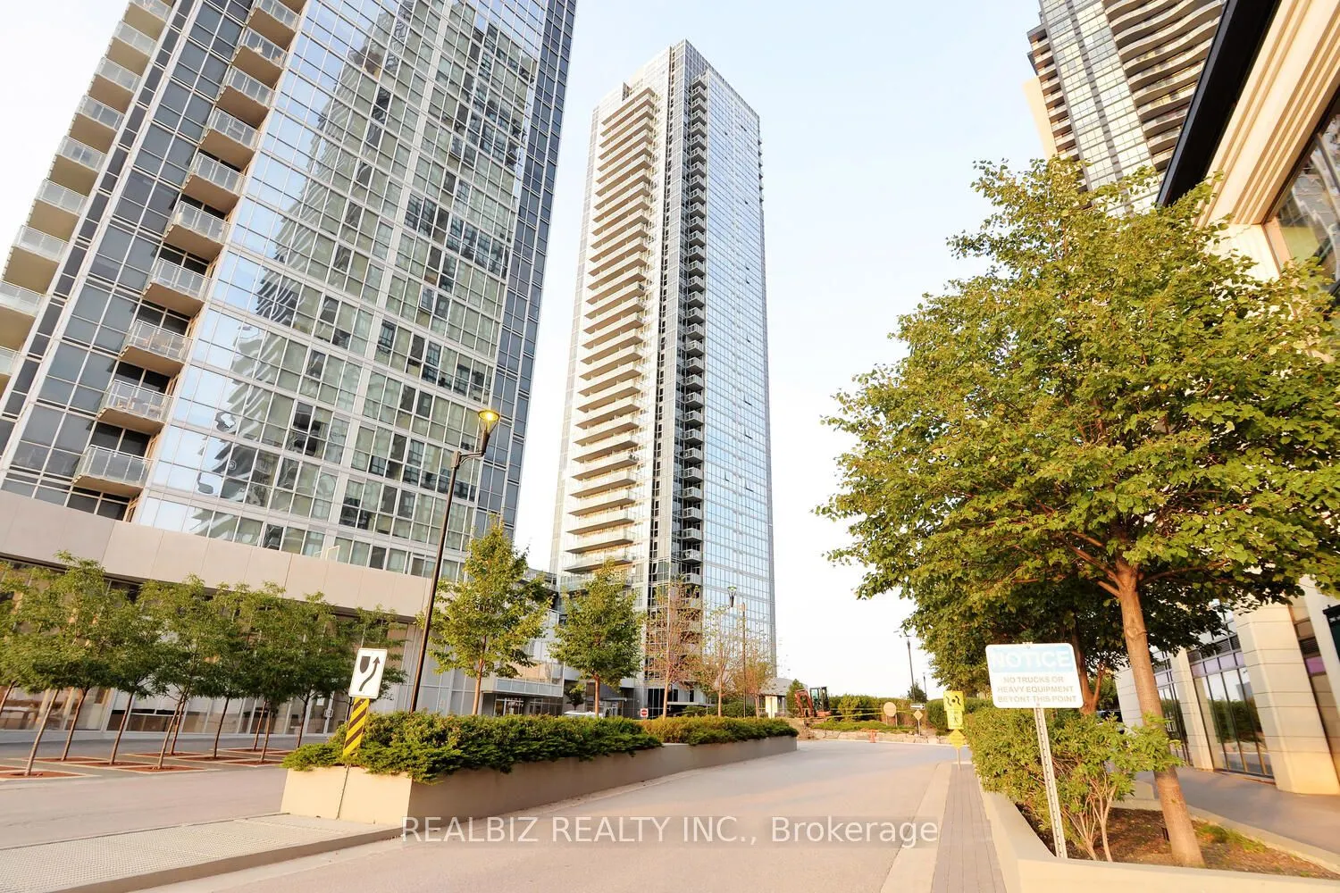 2908 Highway 7 Road, #1605