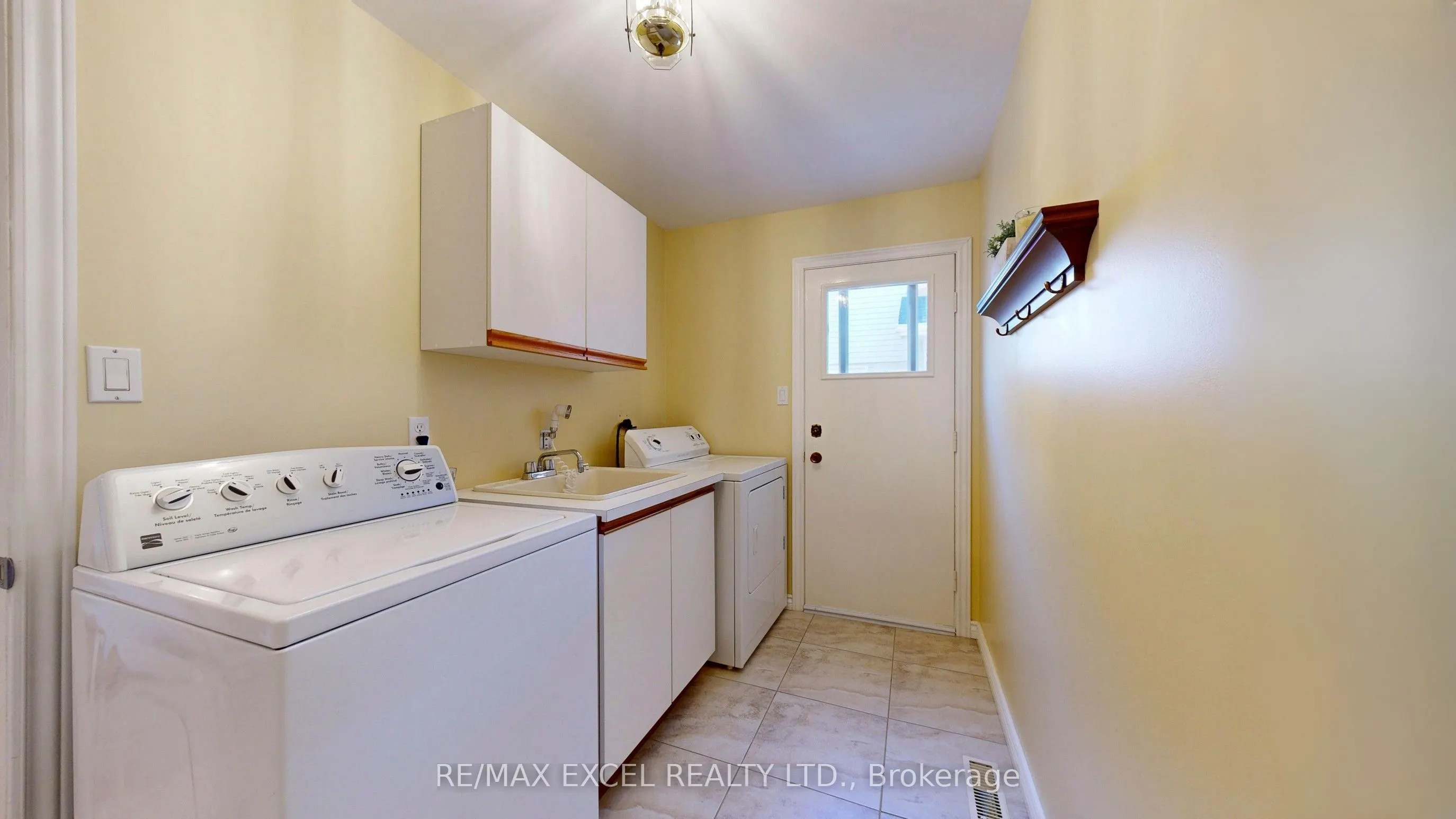 24 Lehman Crescent