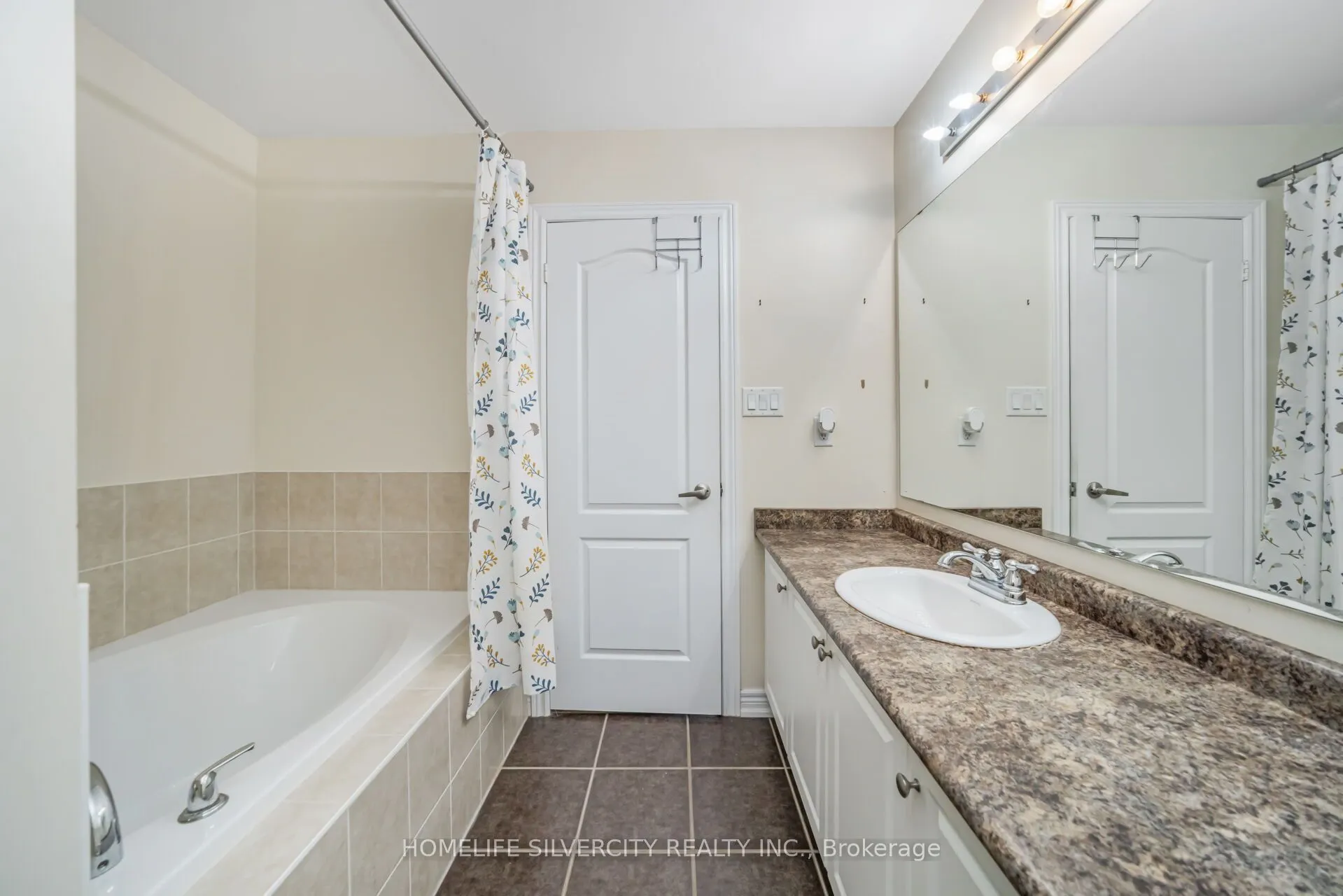28 Swenson Street S