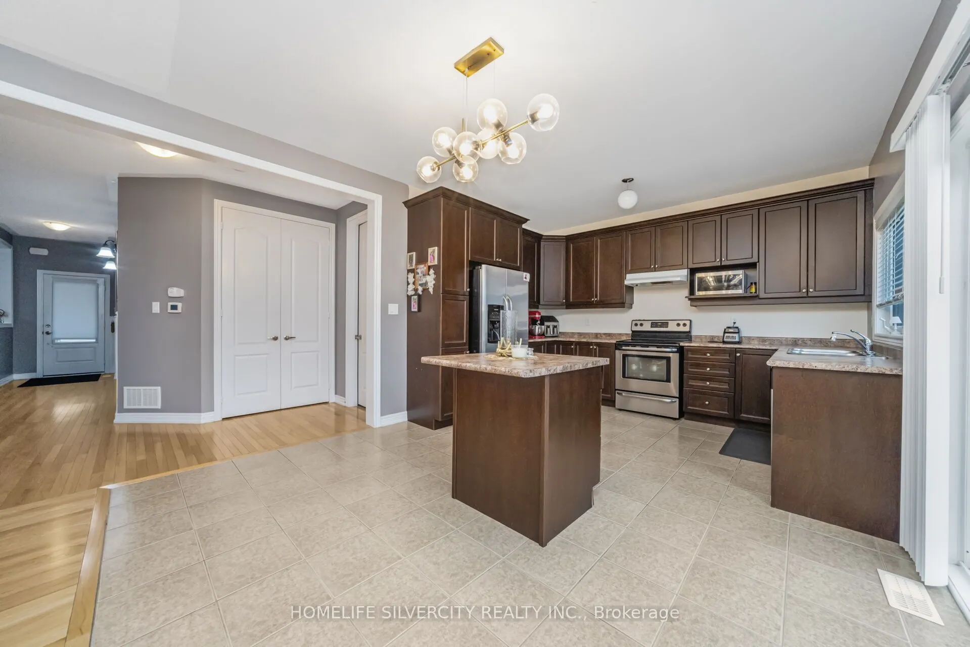 28 Swenson Street S
