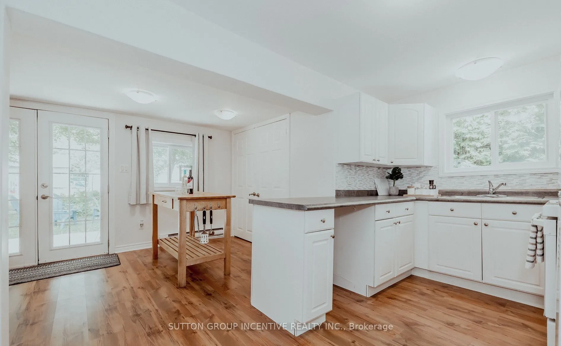 711 Innisfil Beach Road